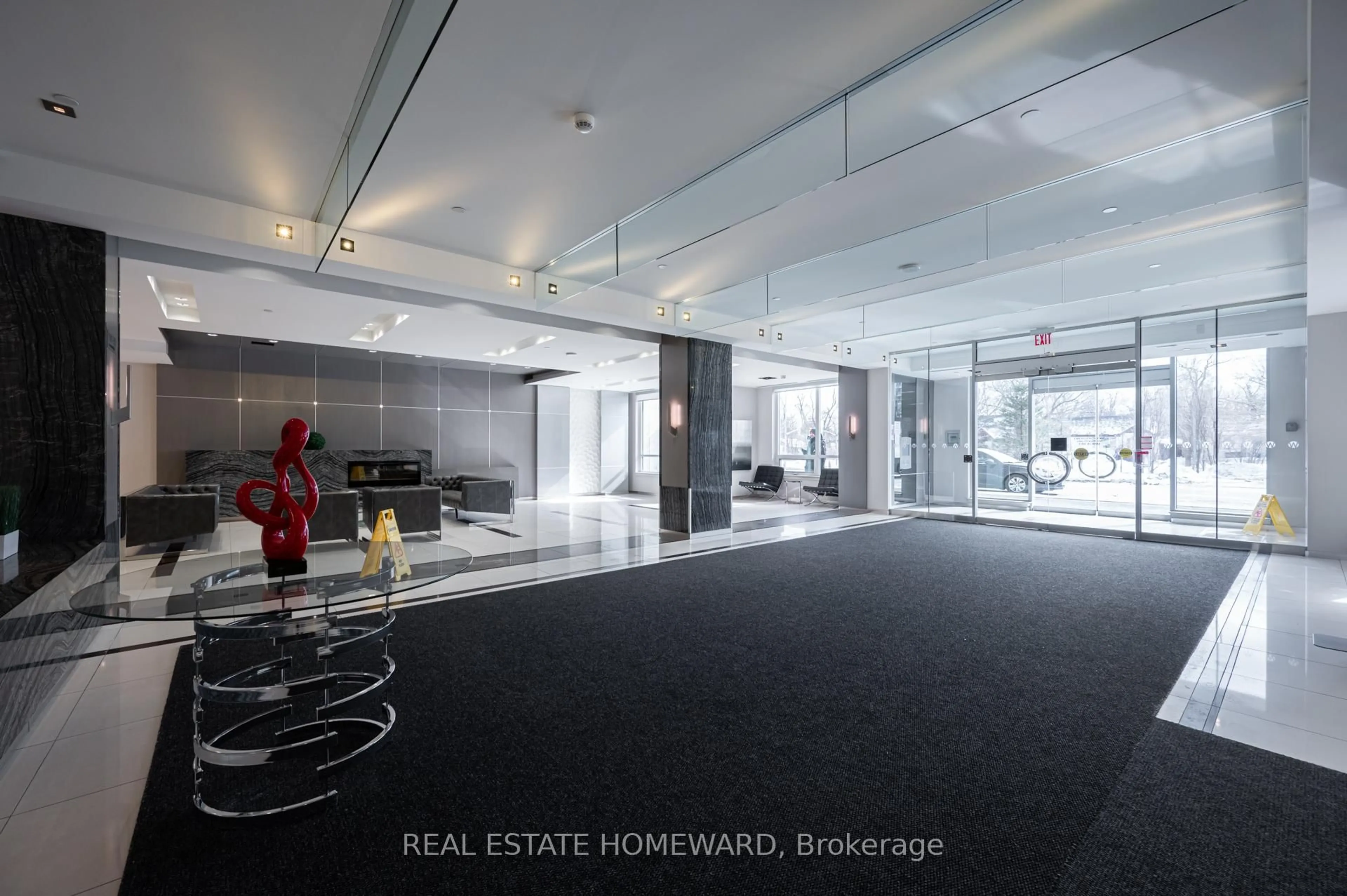 Indoor foyer for 7165 Yonge St #402, Markham Ontario L3T 0C9