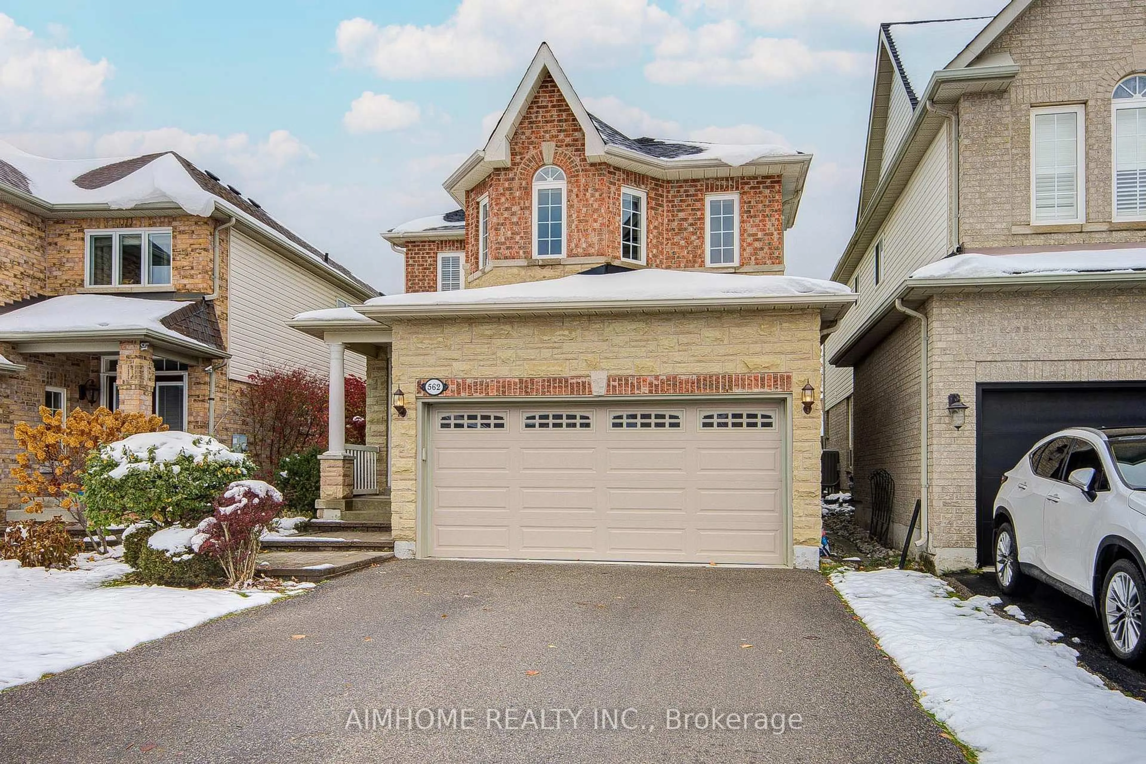 Home with brick exterior material, street for 562 Mcbean Ave, Newmarket Ontario L3X 2N5