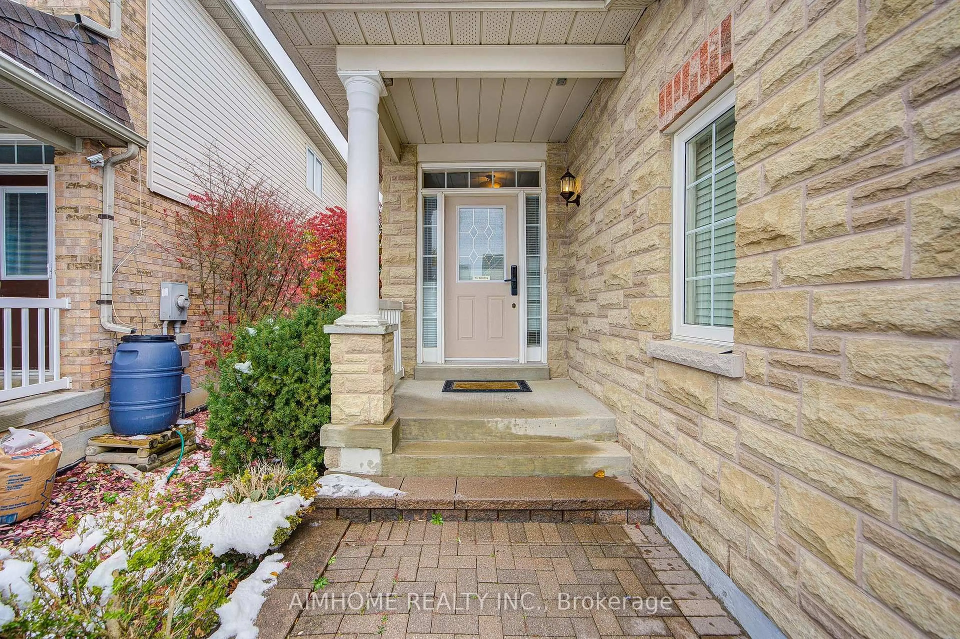 Unknown for 562 Mcbean Ave, Newmarket Ontario L3X 2N5