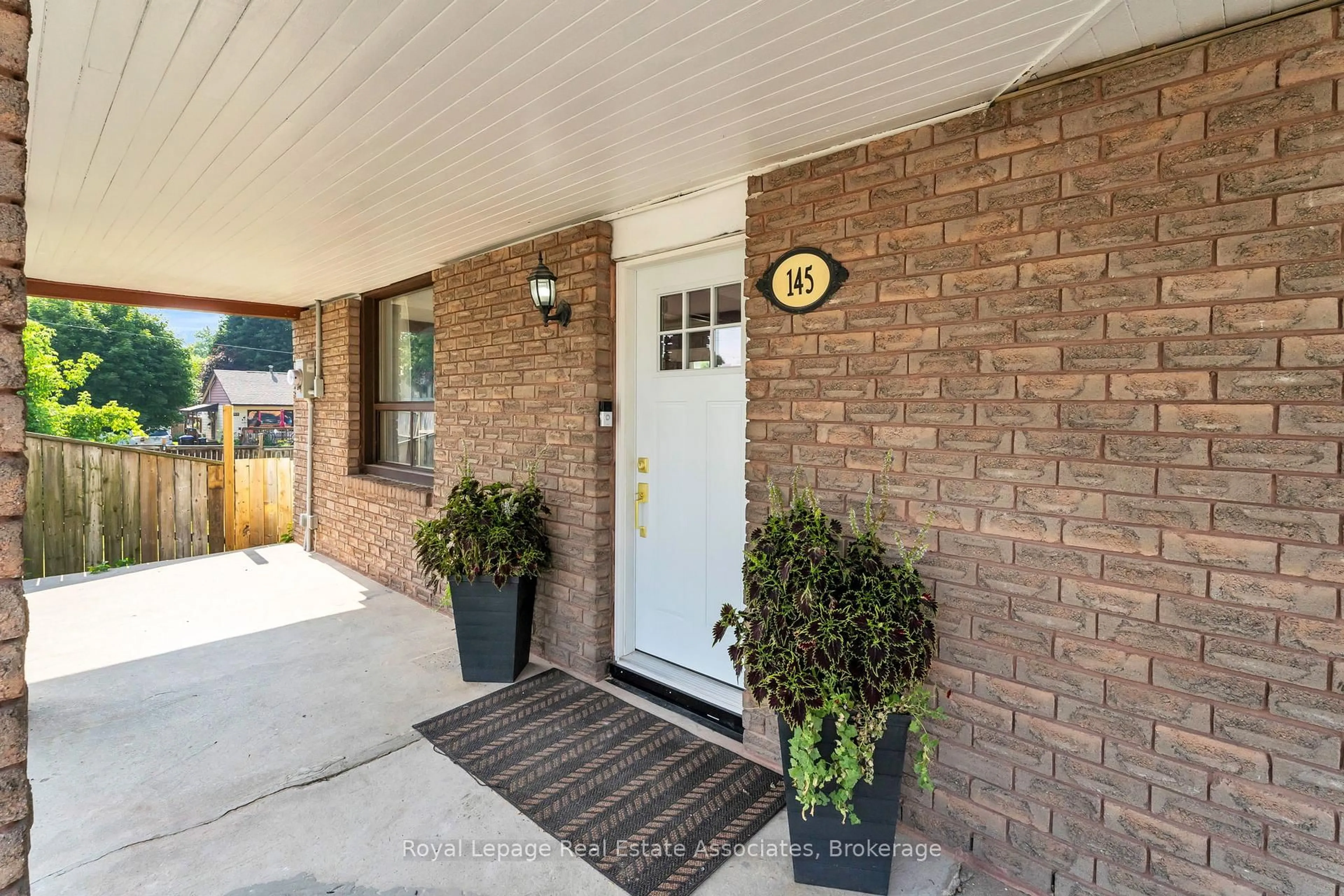 Indoor entryway for 145 Margaret St, Essa Ontario L0M 1B0