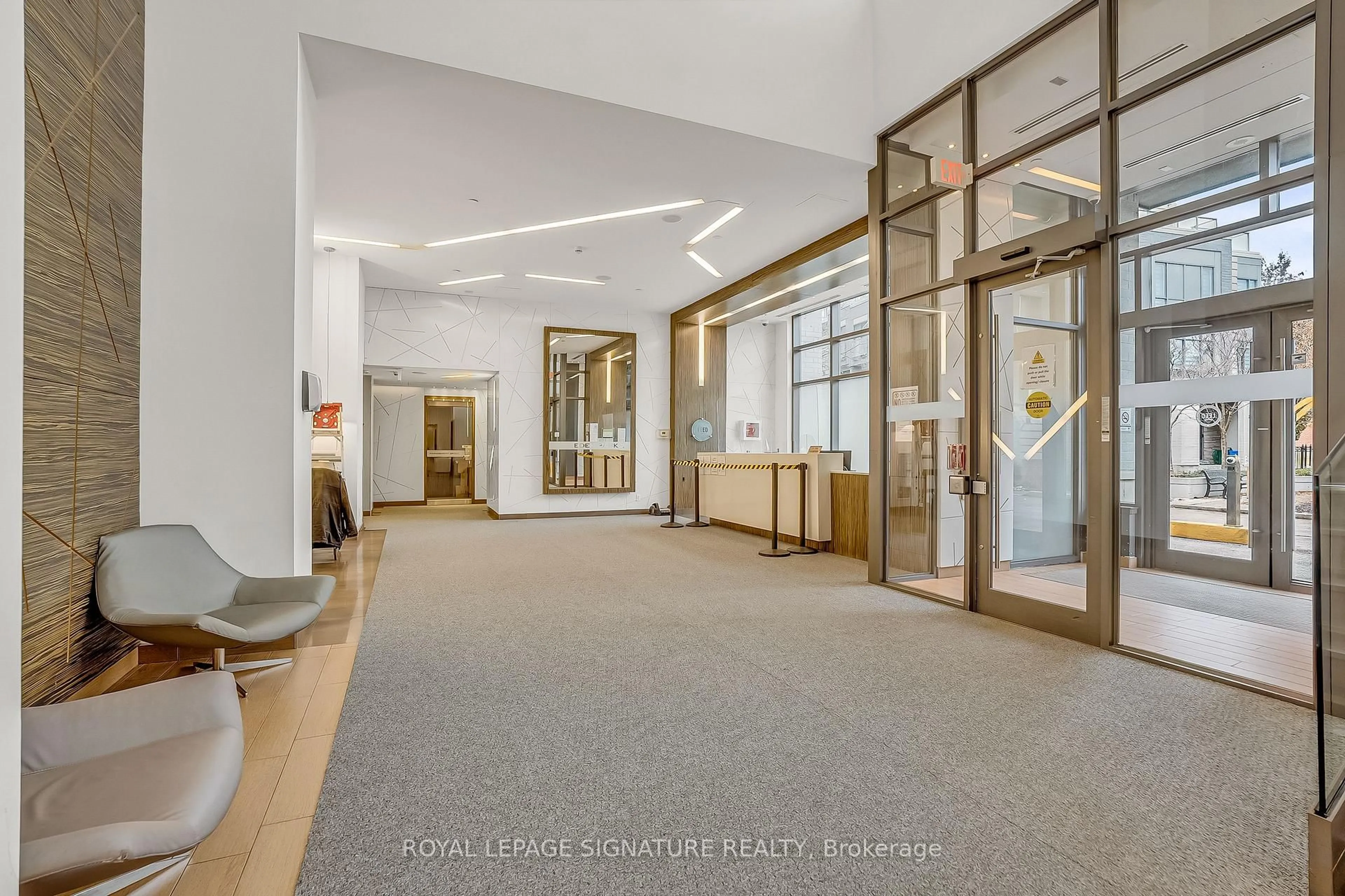 Indoor foyer for 277 South Park Rd #520, Markham Ontario L3T 0B7