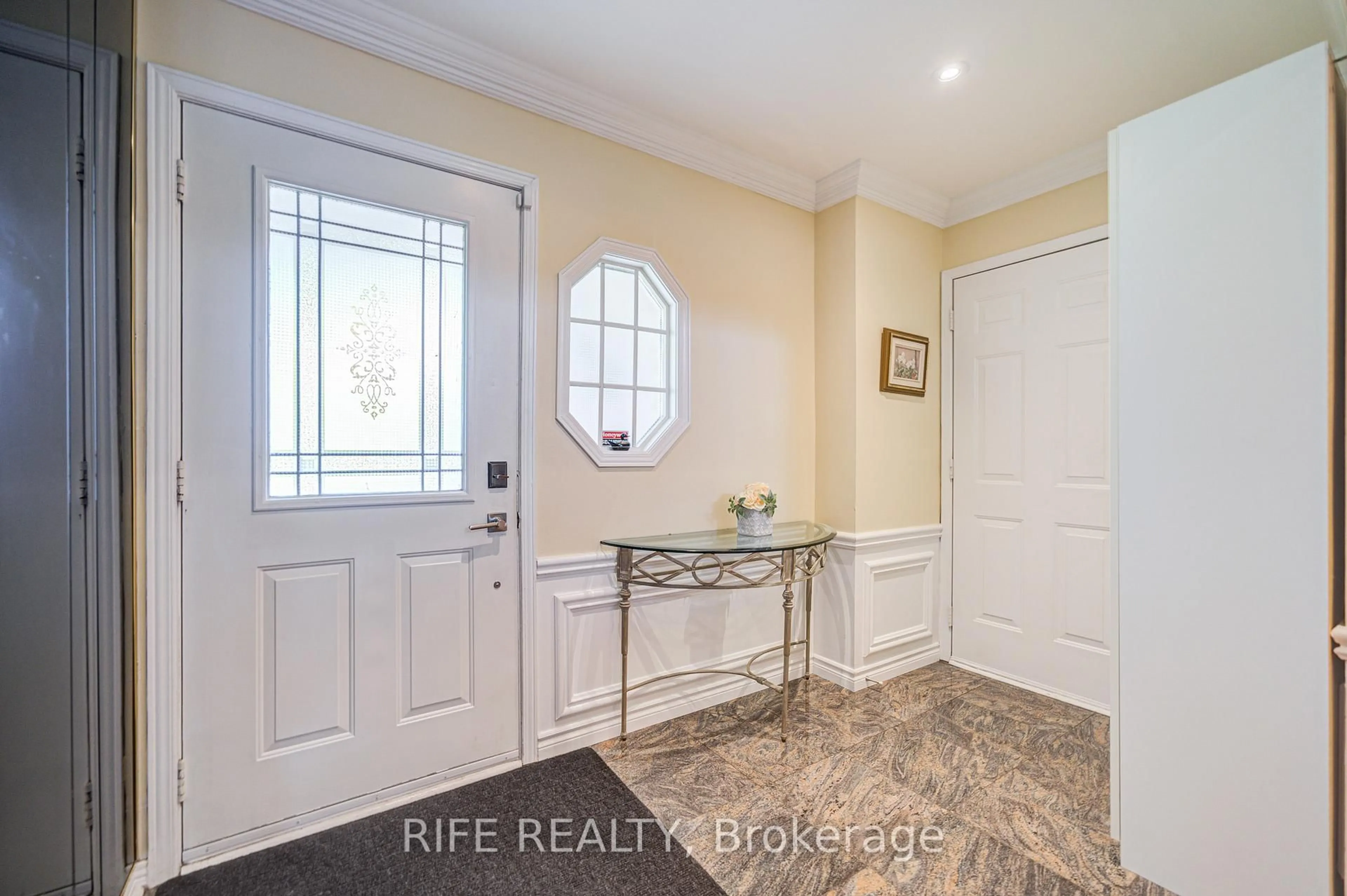 Indoor entryway for 22 Chambery Cres, Markham Ontario L3R 6L5