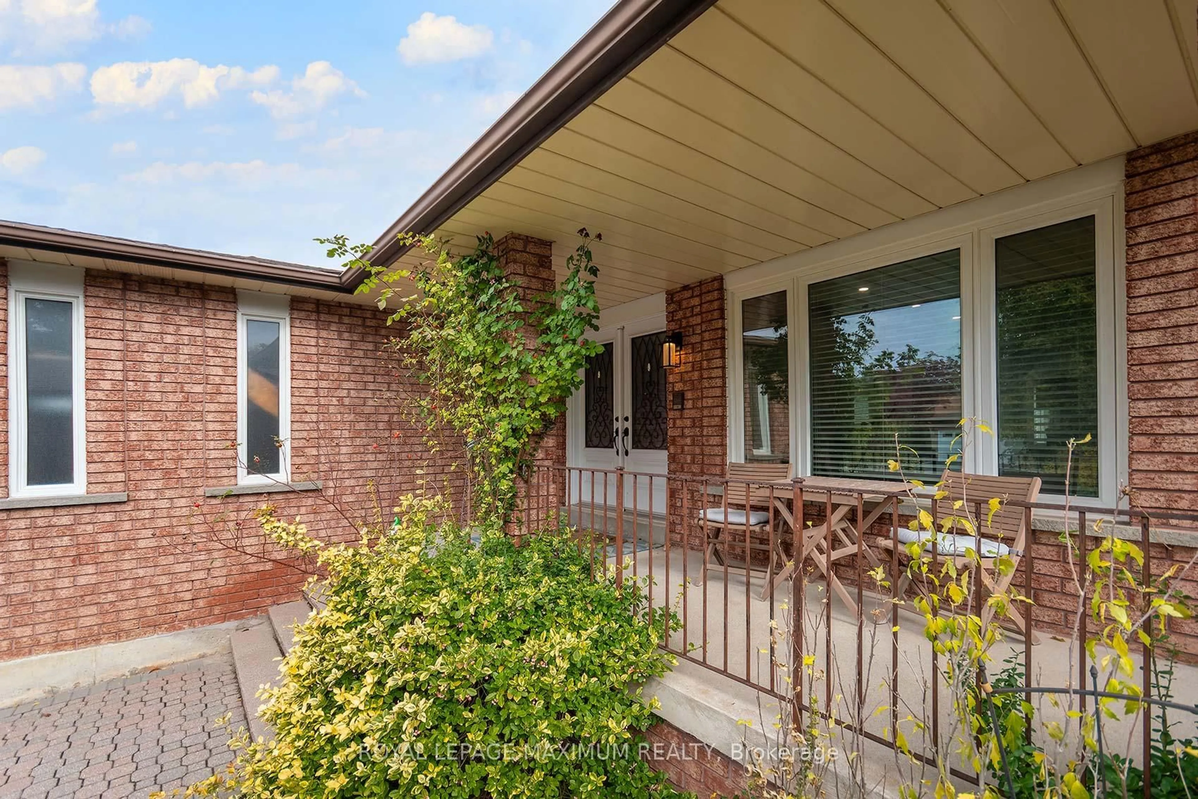 Home with brick exterior material, unknown for 27 Looking Glass Cres, Vaughan Ontario L4L 5M8