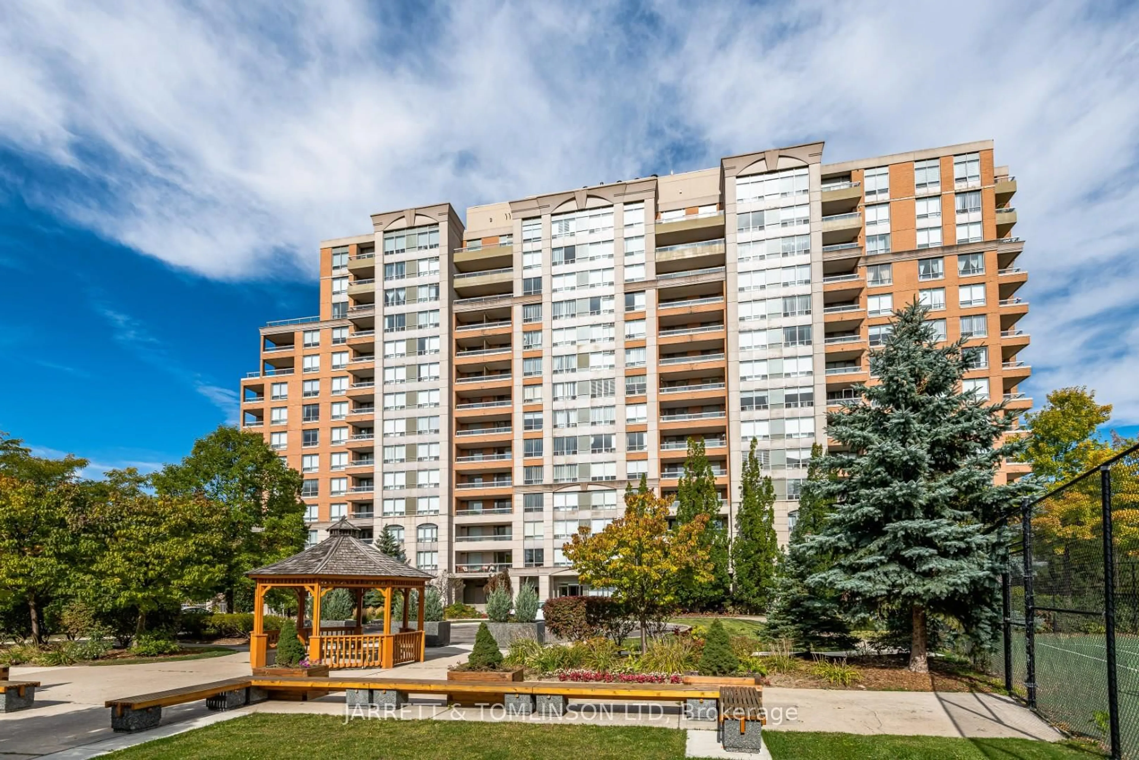 Patio, unknown for 29 Northern Heights Dr #205, Richmond Hill Ontario L4B 4L8
