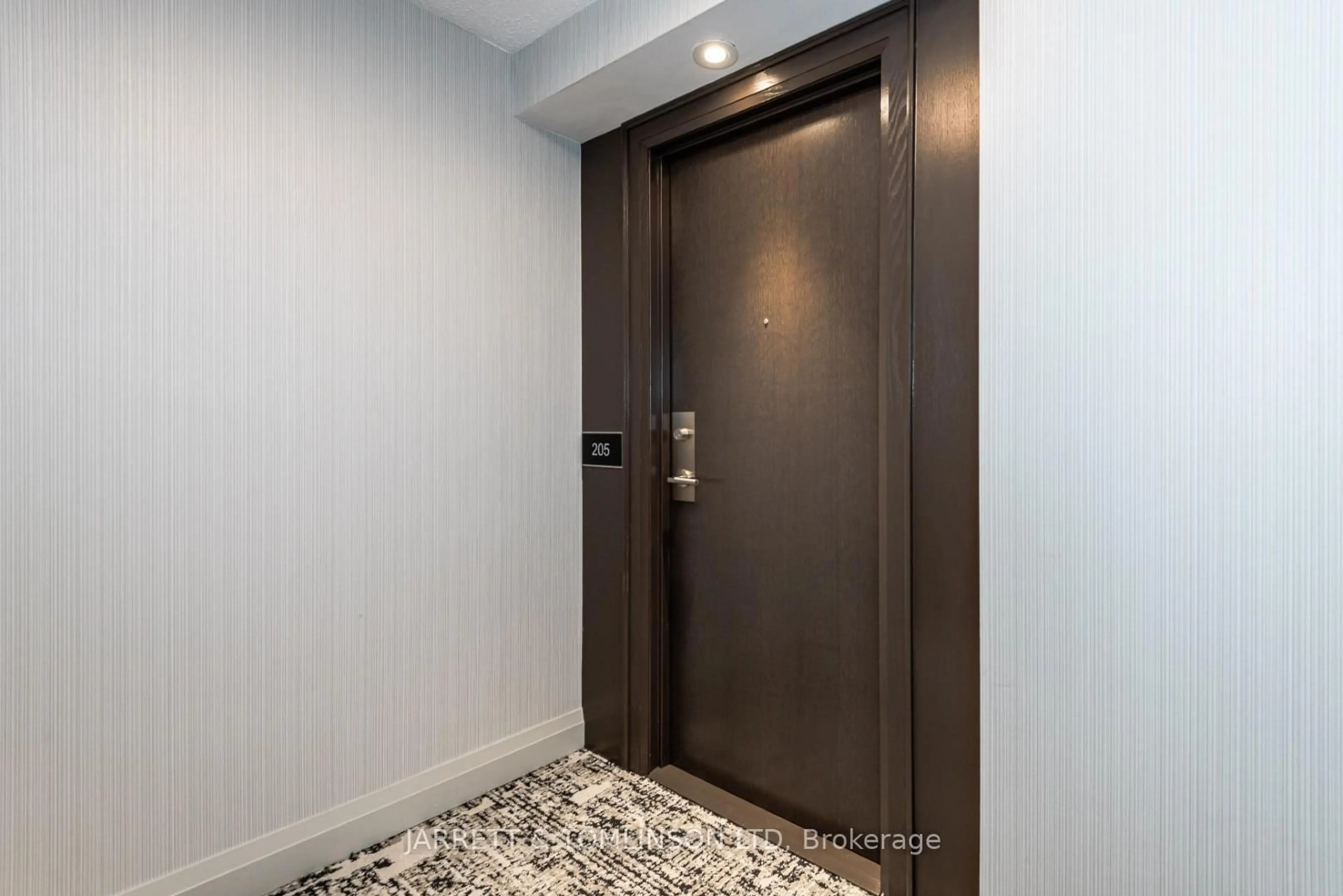 Indoor entryway for 29 Northern Heights Dr #205, Richmond Hill Ontario L4B 4L8