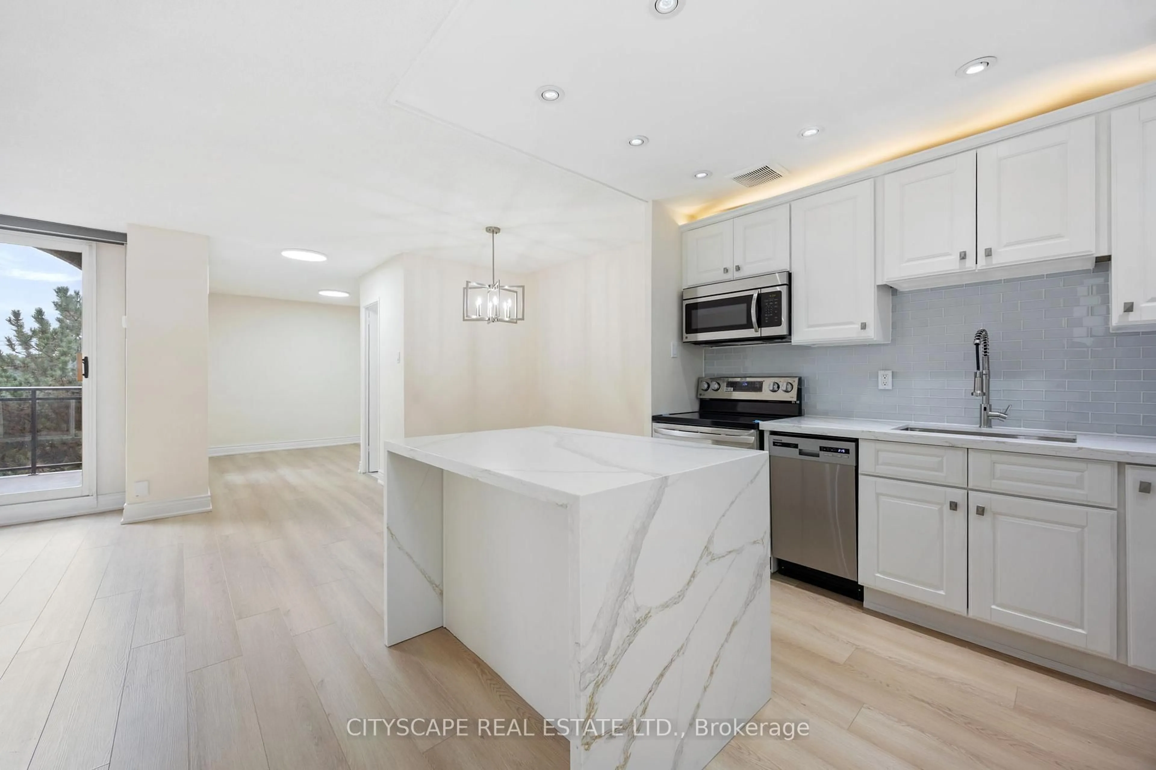 Open concept kitchen, ceramic/tile floor for 16 Elgin St #301, Markham Ontario L3T 4T4