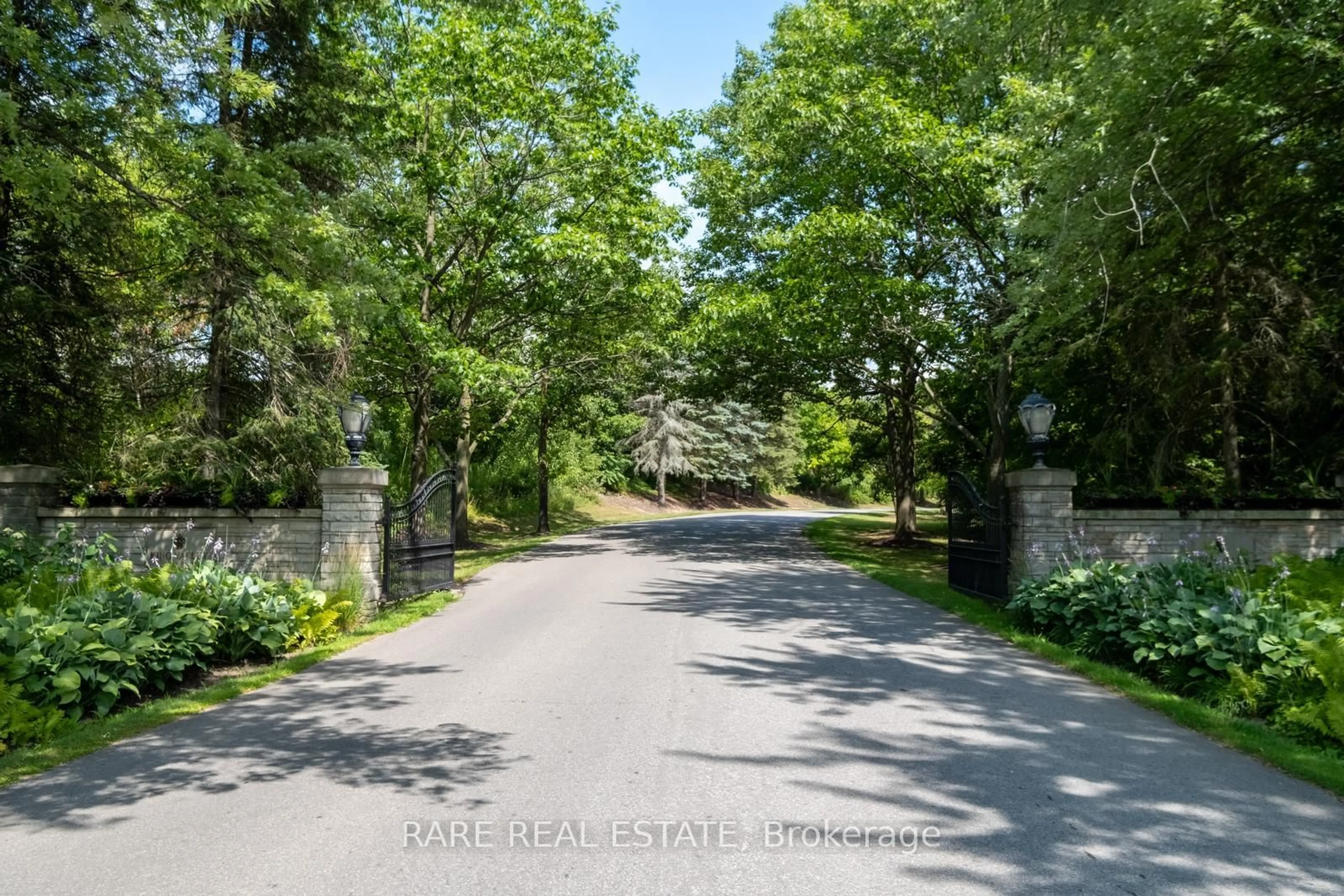 Unknown for 40 Country Club Dr, King Ontario L7B 1M5