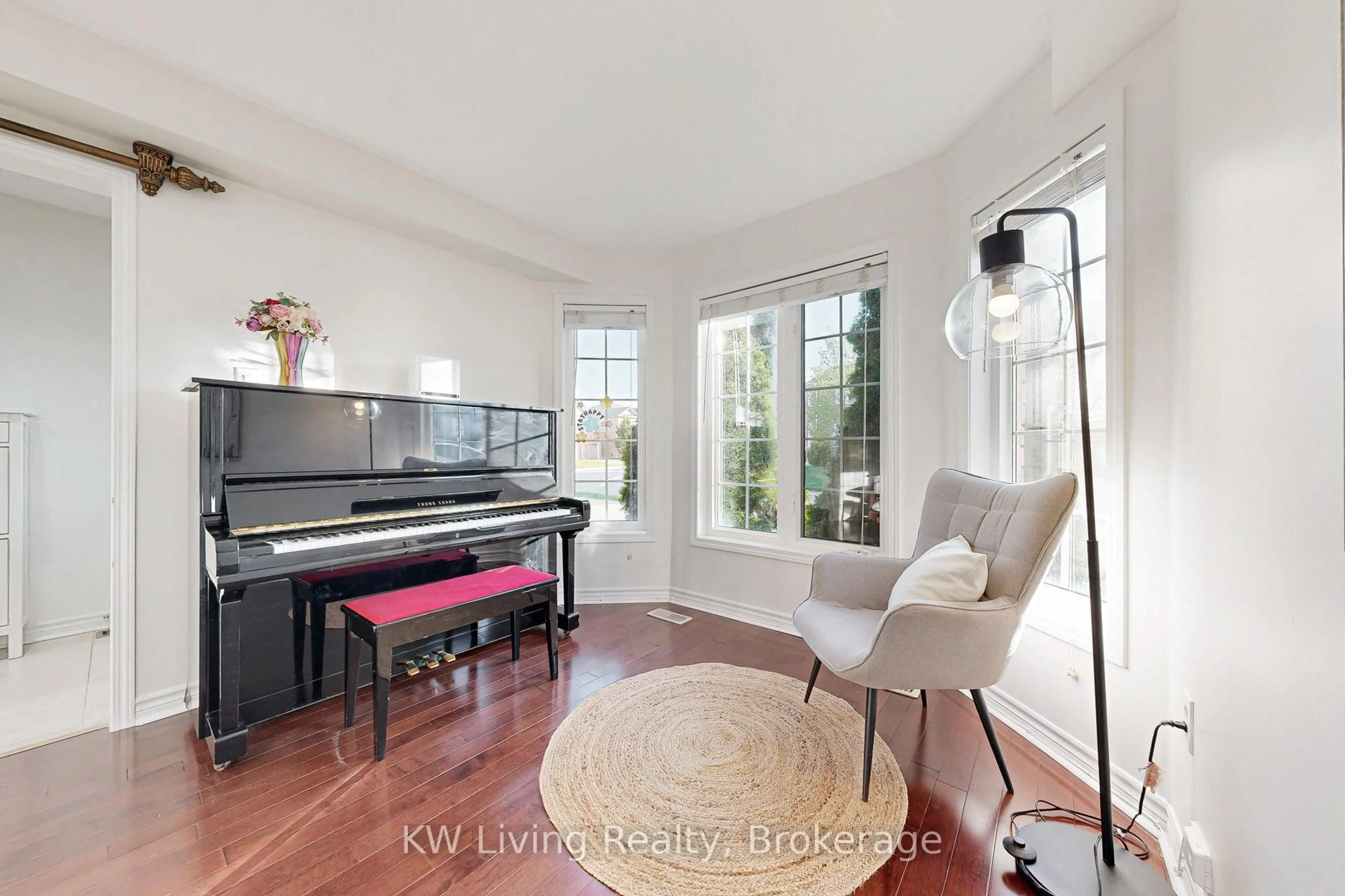 Unknown for 135 Wainscot Ave, Newmarket Ontario L3X 2X6