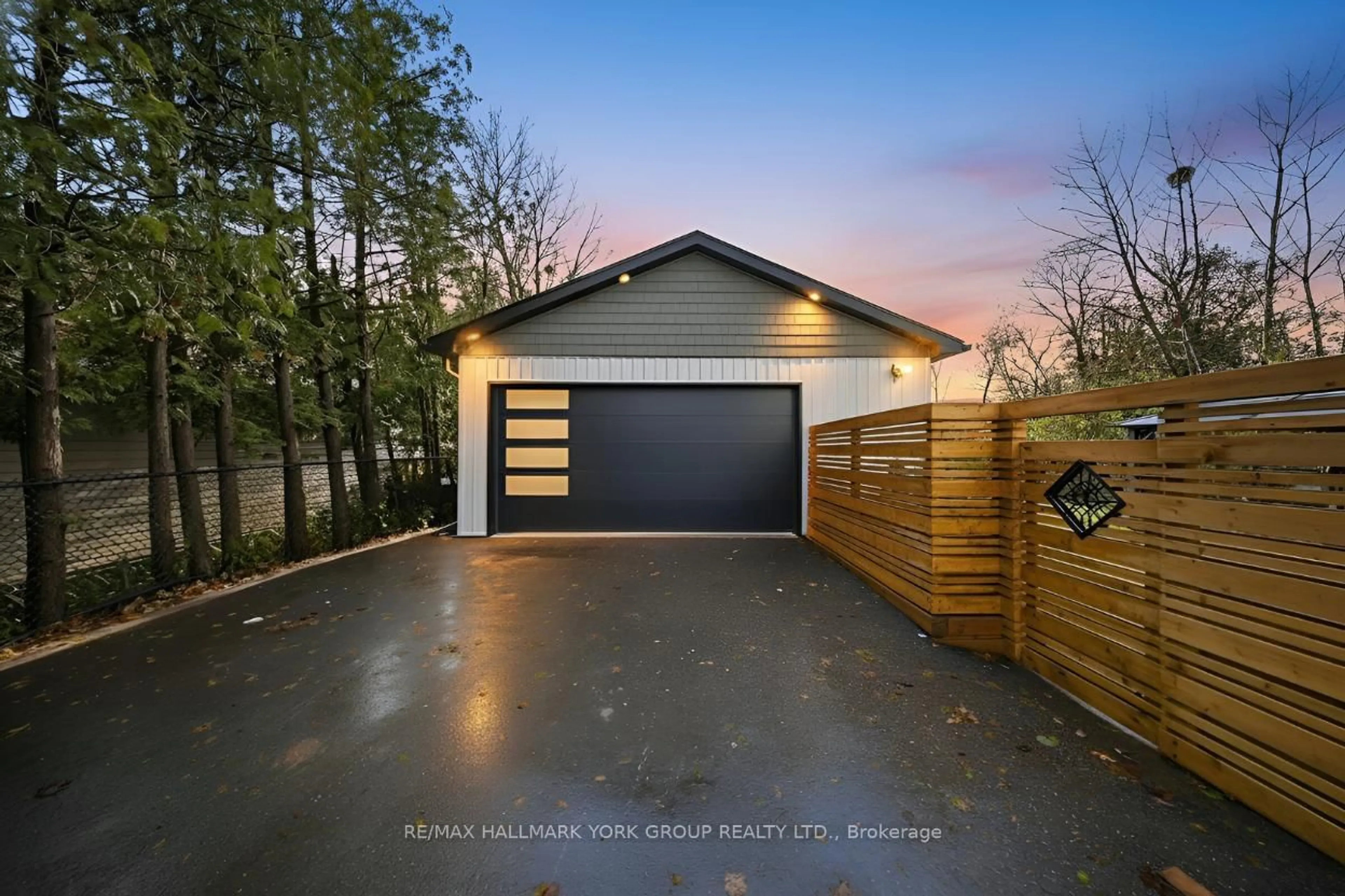 Indoor garage for 501 Bay St, Brock Ontario L0K 1A0