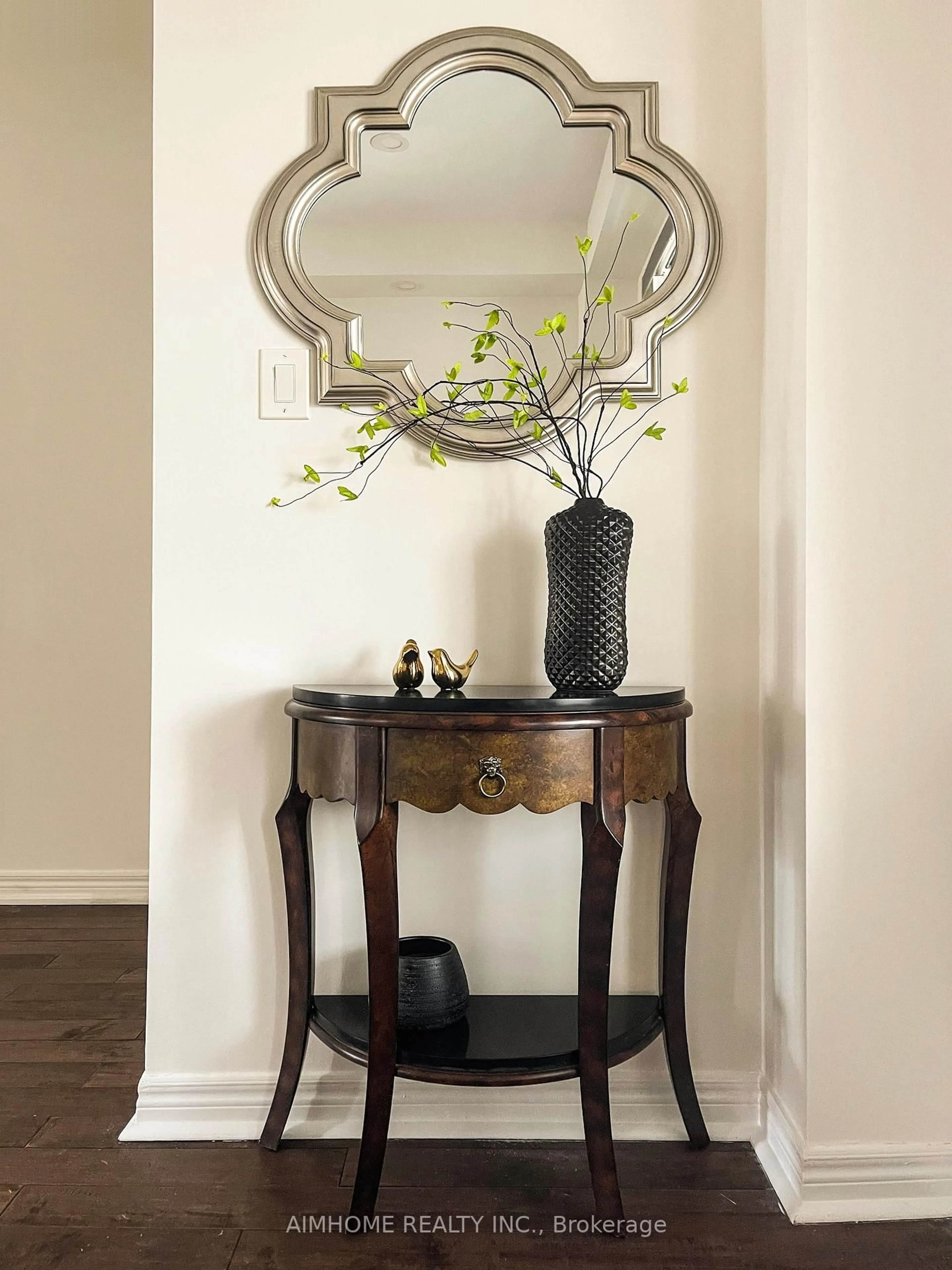 Indoor entryway for 101 Grand Oak Dr, Richmond Hill Ontario L4E 4A6