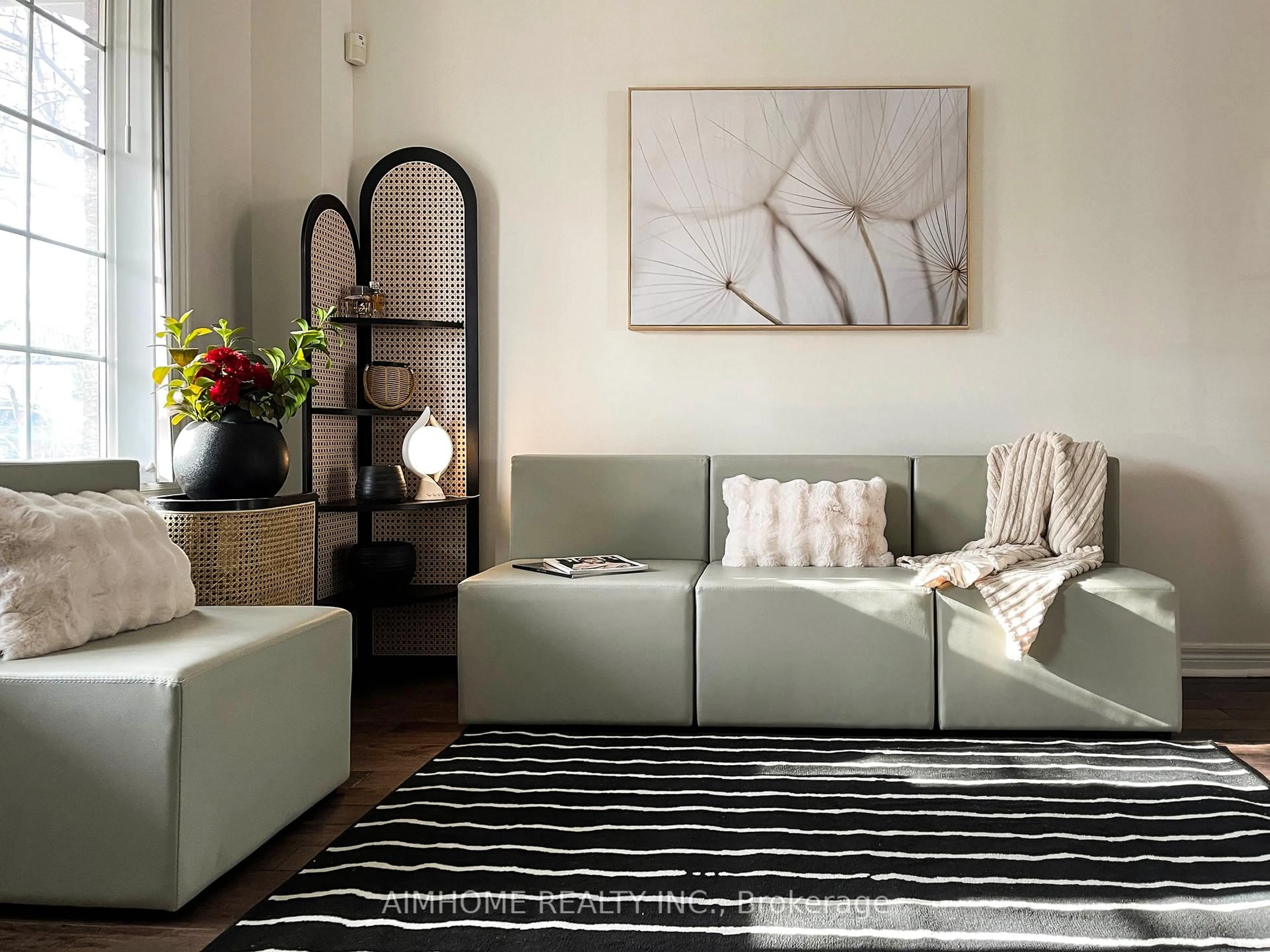 Living room with furniture, unknown for 101 Grand Oak Dr, Richmond Hill Ontario L4E 4A6