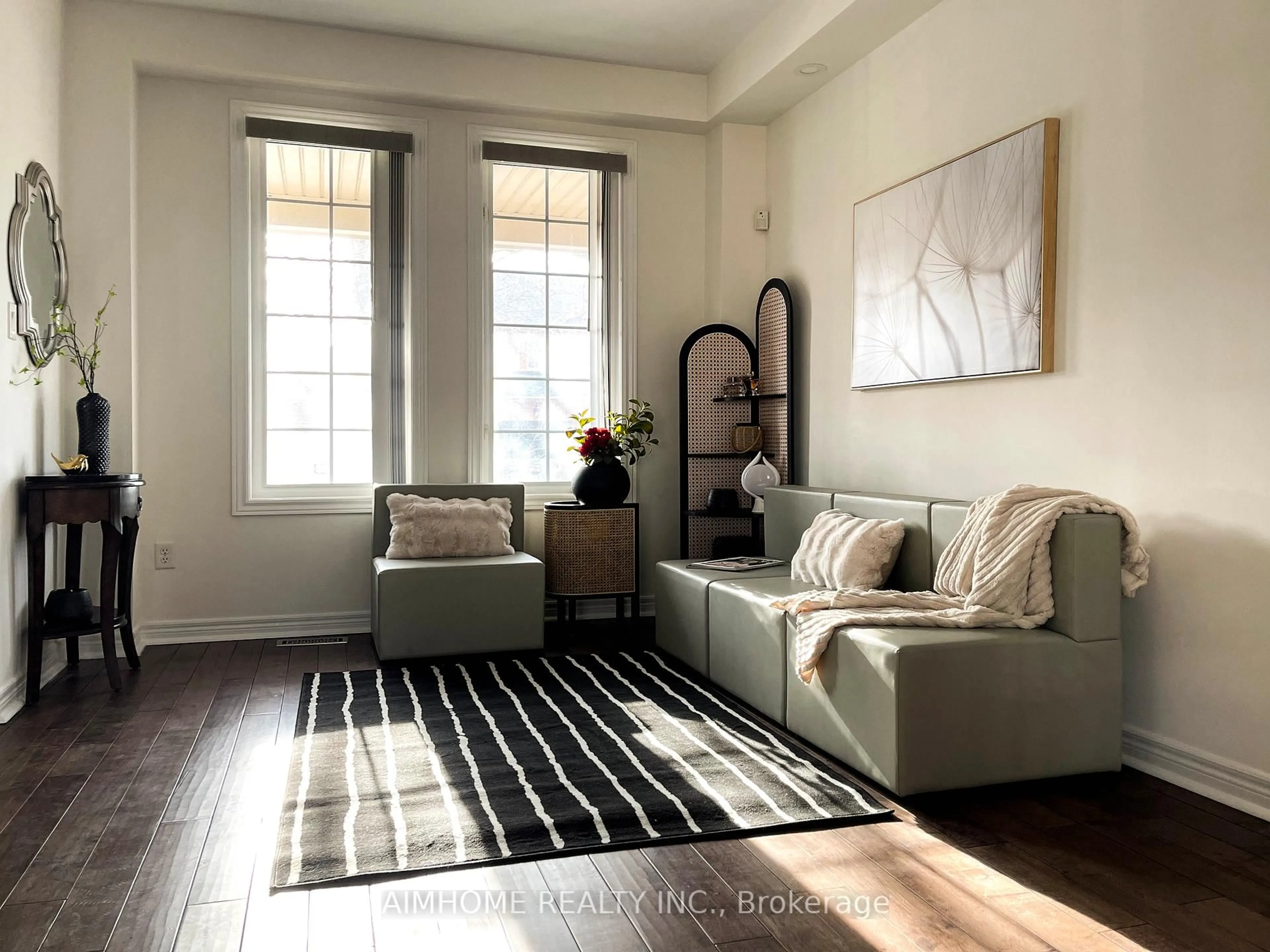 Living room with furniture, unknown for 101 Grand Oak Dr, Richmond Hill Ontario L4E 4A6