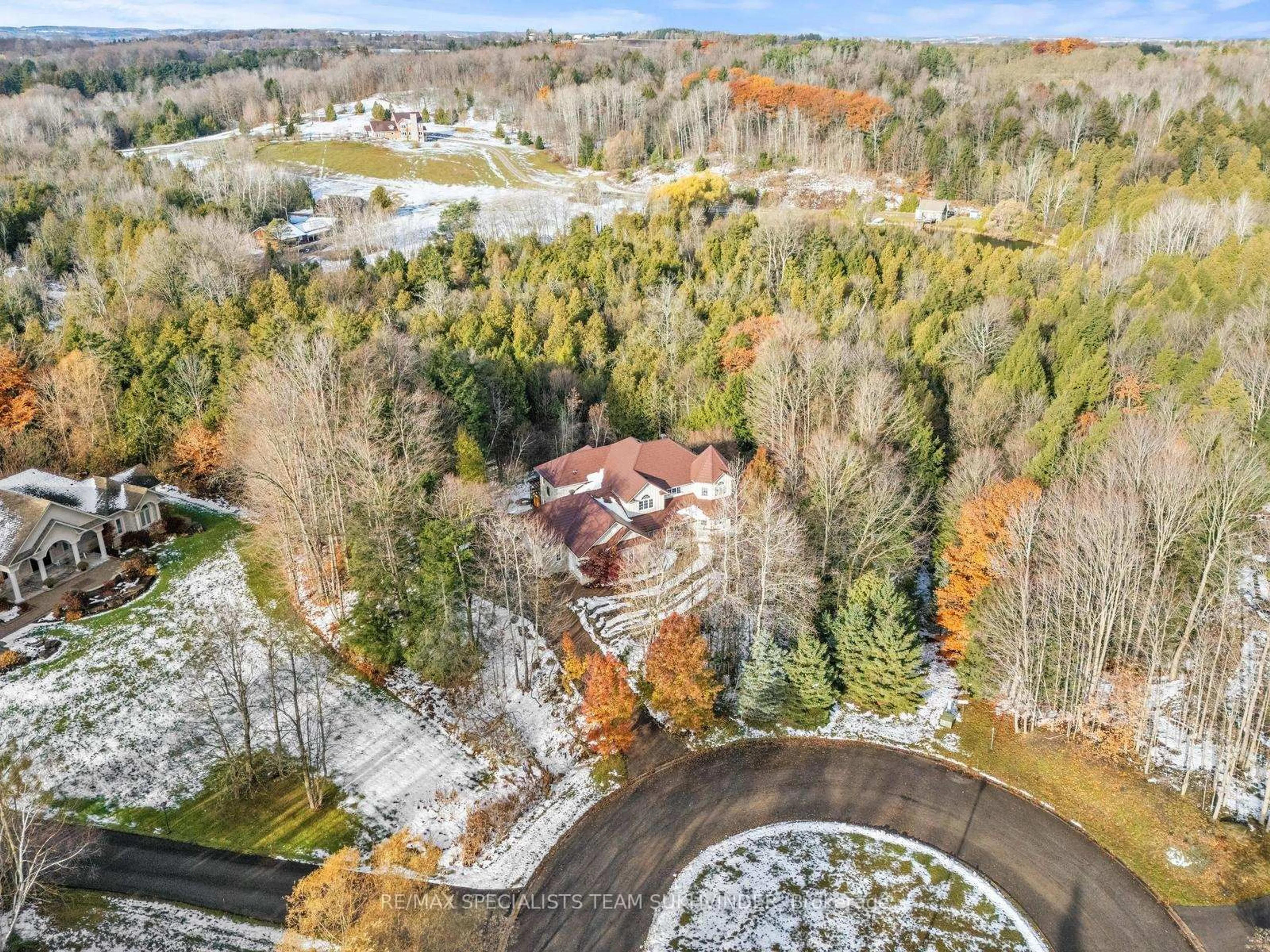 A pic from outside/outdoor area/front of a property/back of a property/a pic from drone, unknown for 8 Sugar Maple Lane, Adjala-Tosorontio Ontario L0G 1L0