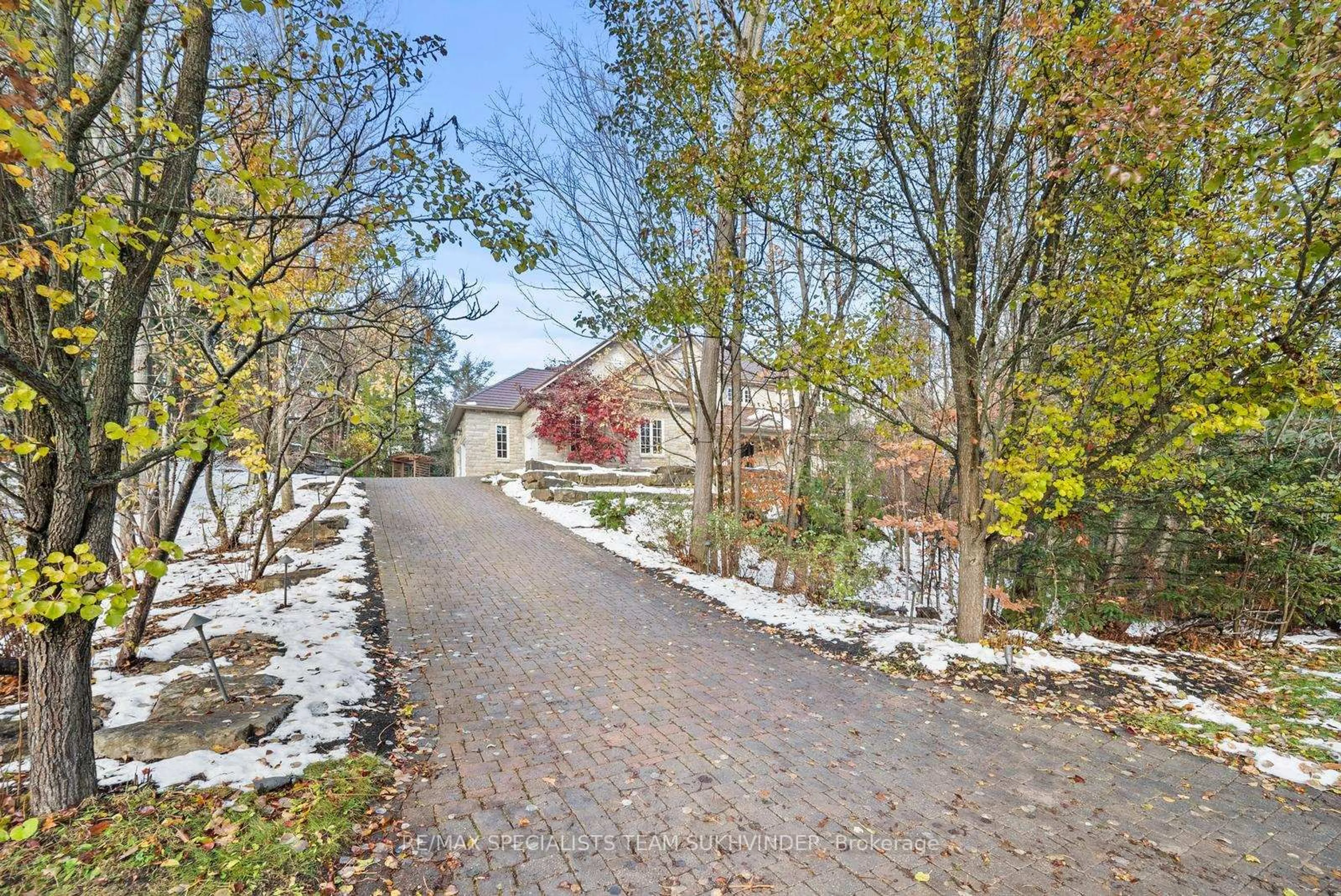 A pic from outside/outdoor area/front of a property/back of a property/a pic from drone, street for 8 Sugar Maple Lane, Adjala-Tosorontio Ontario L0G 1L0