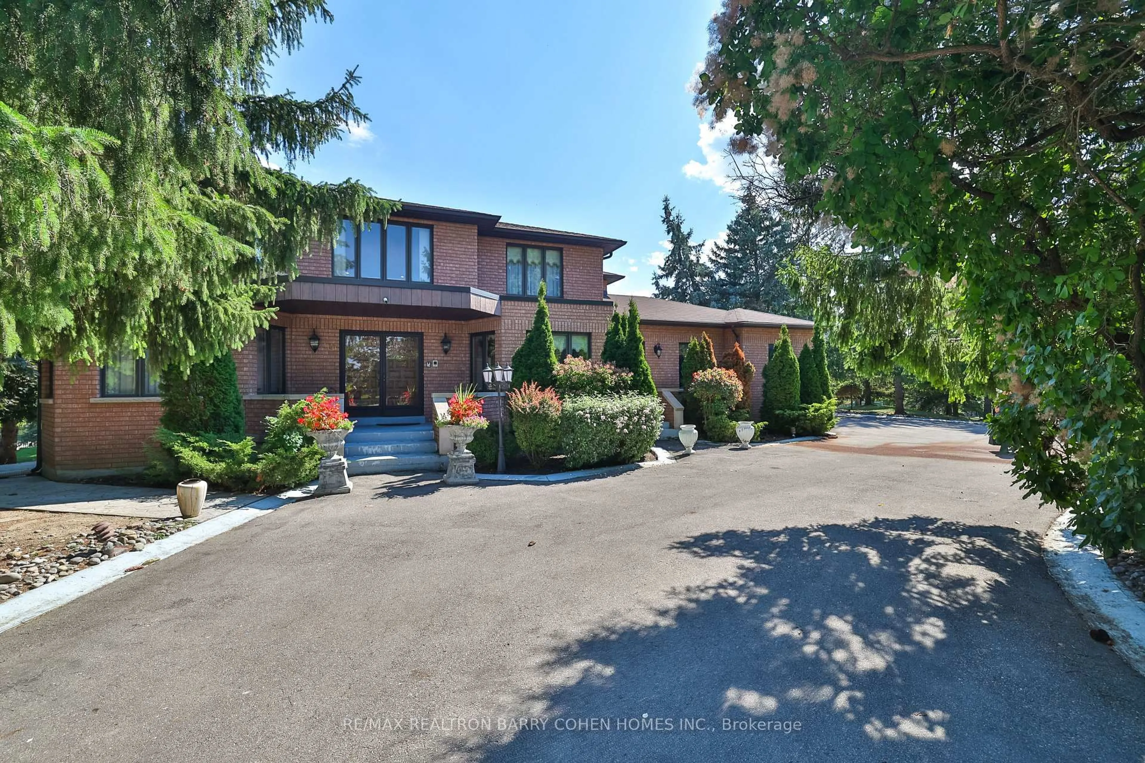 Home with brick exterior material, street for 160 Millwood Pkwy, Vaughan Ontario L4L 1A6