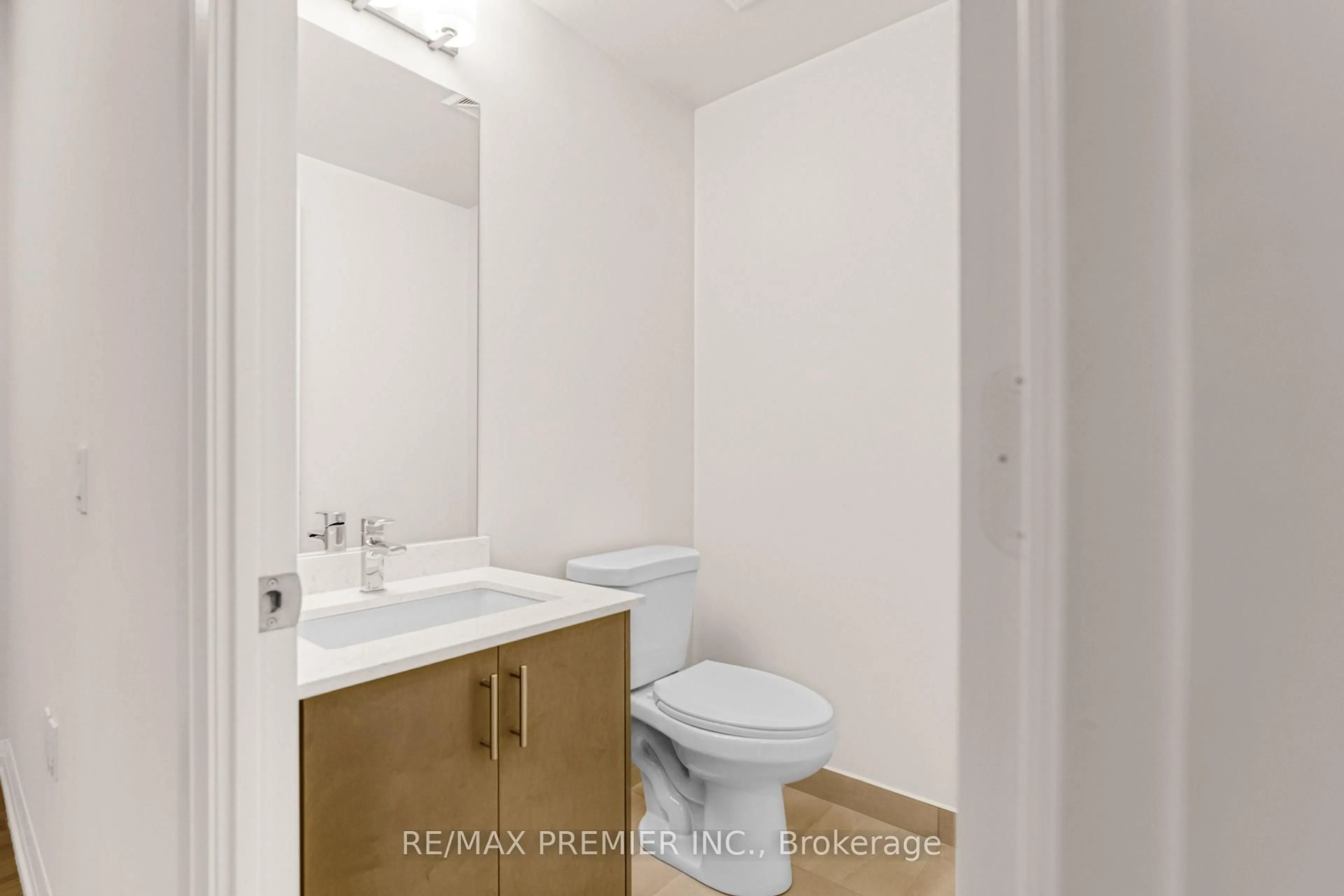 Standard bathroom, floor is not visible for 8960 Jane St #409, Vaughan Ontario L4K 0M6