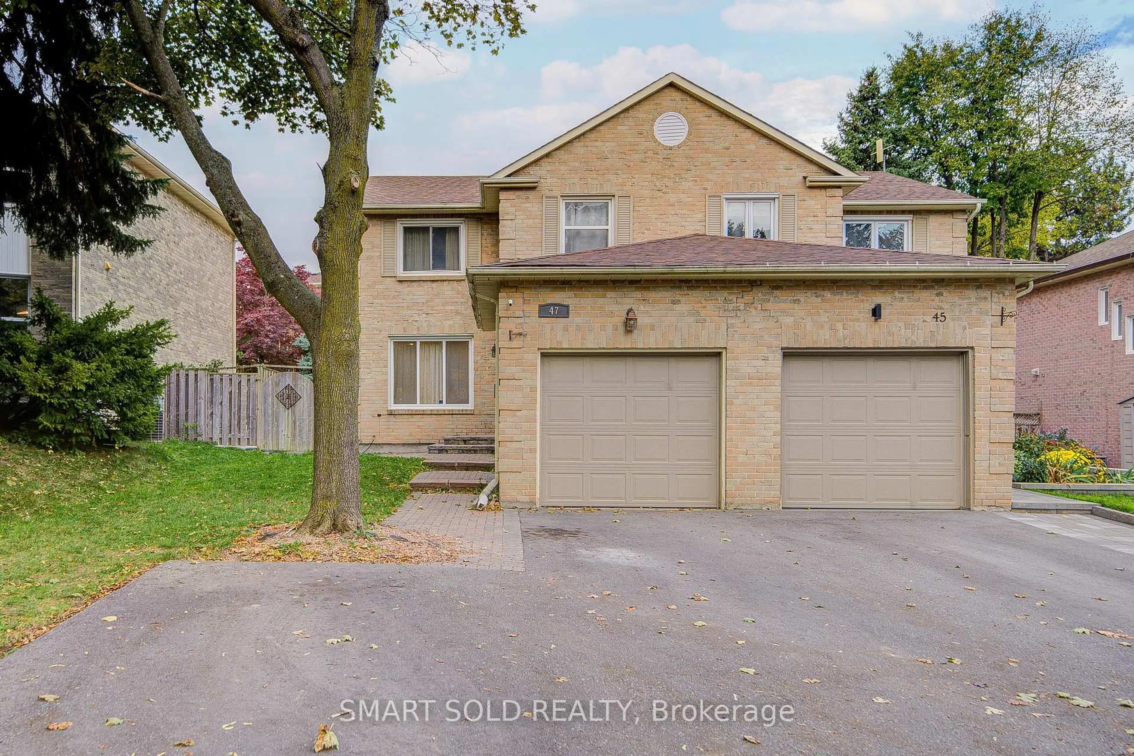 A pic from outside/outdoor area/front of a property/back of a property/a pic from drone, street for 47 Colleen St, Vaughan Ontario L4J 5H1