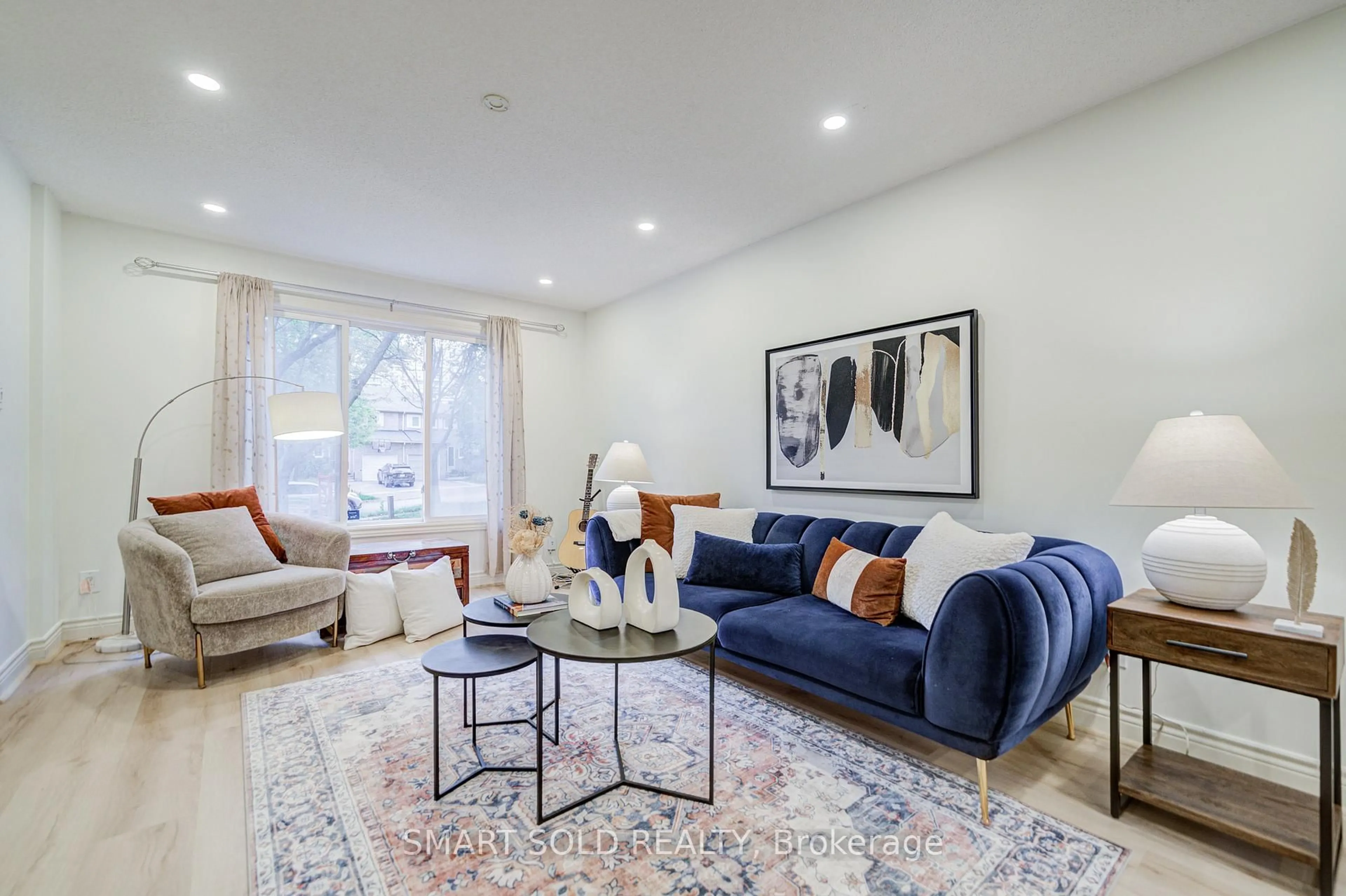 Living room with furniture, unknown for 47 Colleen St, Vaughan Ontario L4J 5H1