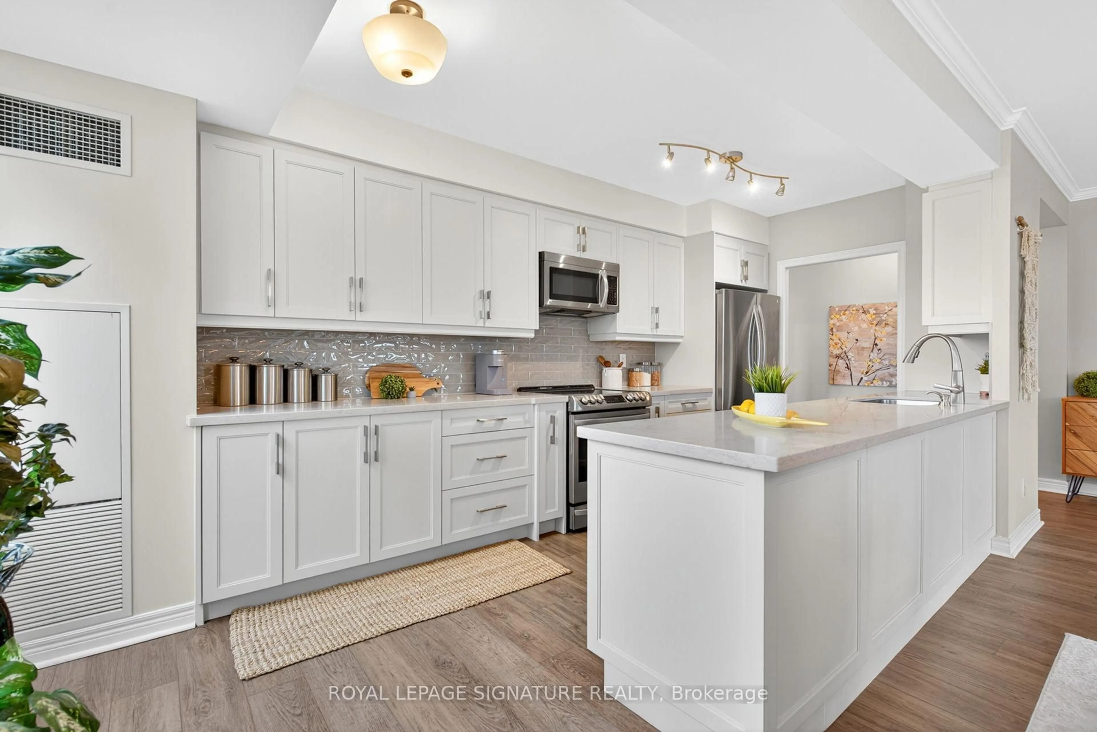 Open concept kitchen, ceramic/tile floor for 100 Promenade Circ #406, Vaughan Ontario L4J 7W7