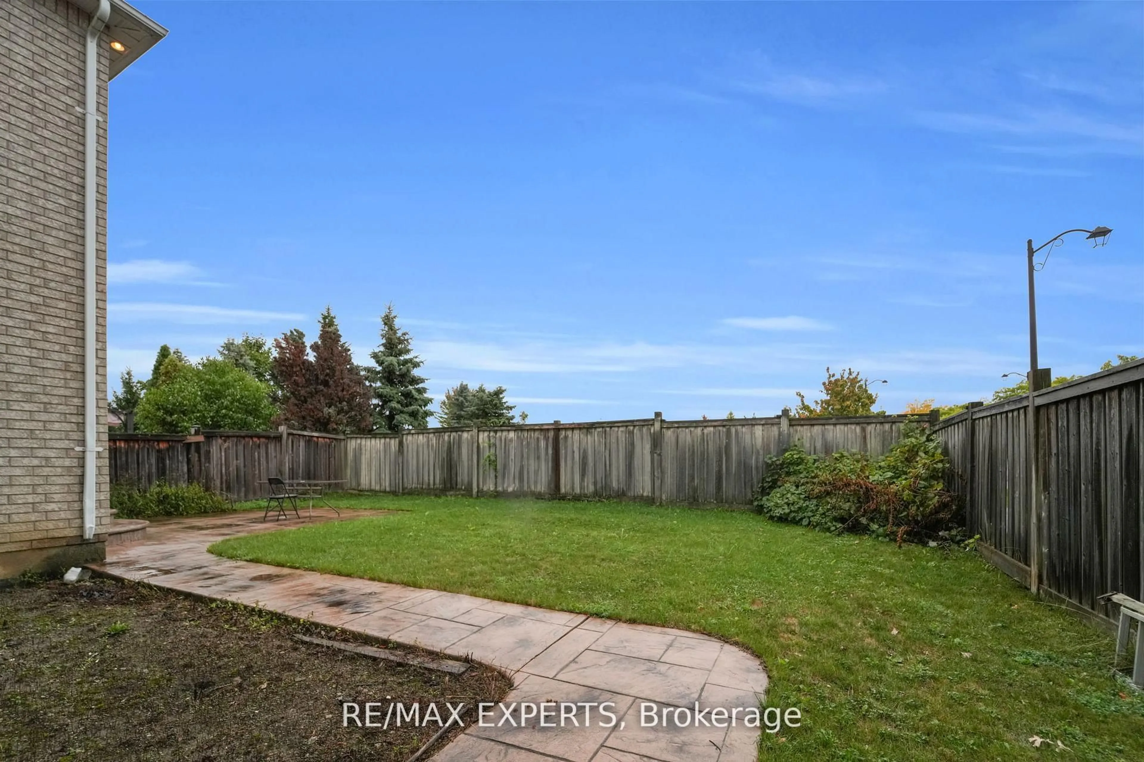 A pic from outside/outdoor area/front of a property/back of a property/a pic from drone, water/lake/river/ocean view for 159 Sonoma Blvd, Vaughan Ontario L4H 1P2