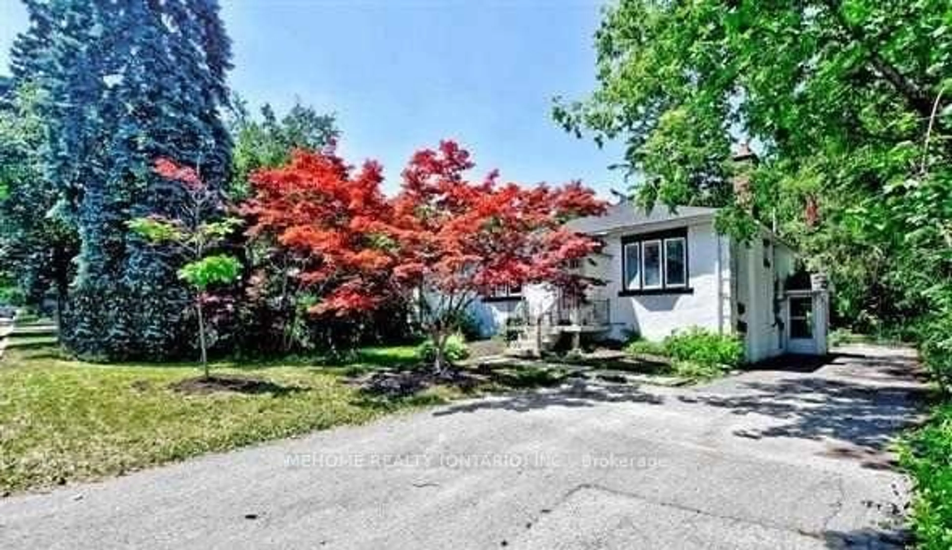 A pic from outside/outdoor area/front of a property/back of a property/a pic from drone, street for 95 Roseview Ave, Richmond Hill Ontario L4C 1C6