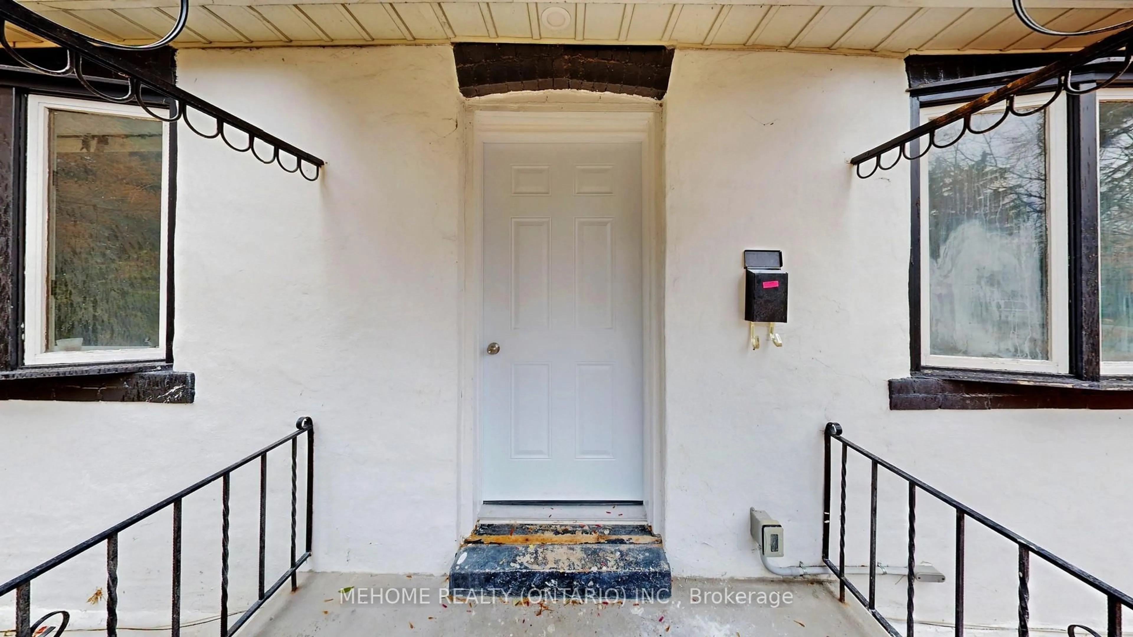 Indoor entryway for 95 Roseview Ave, Richmond Hill Ontario L4C 1C6