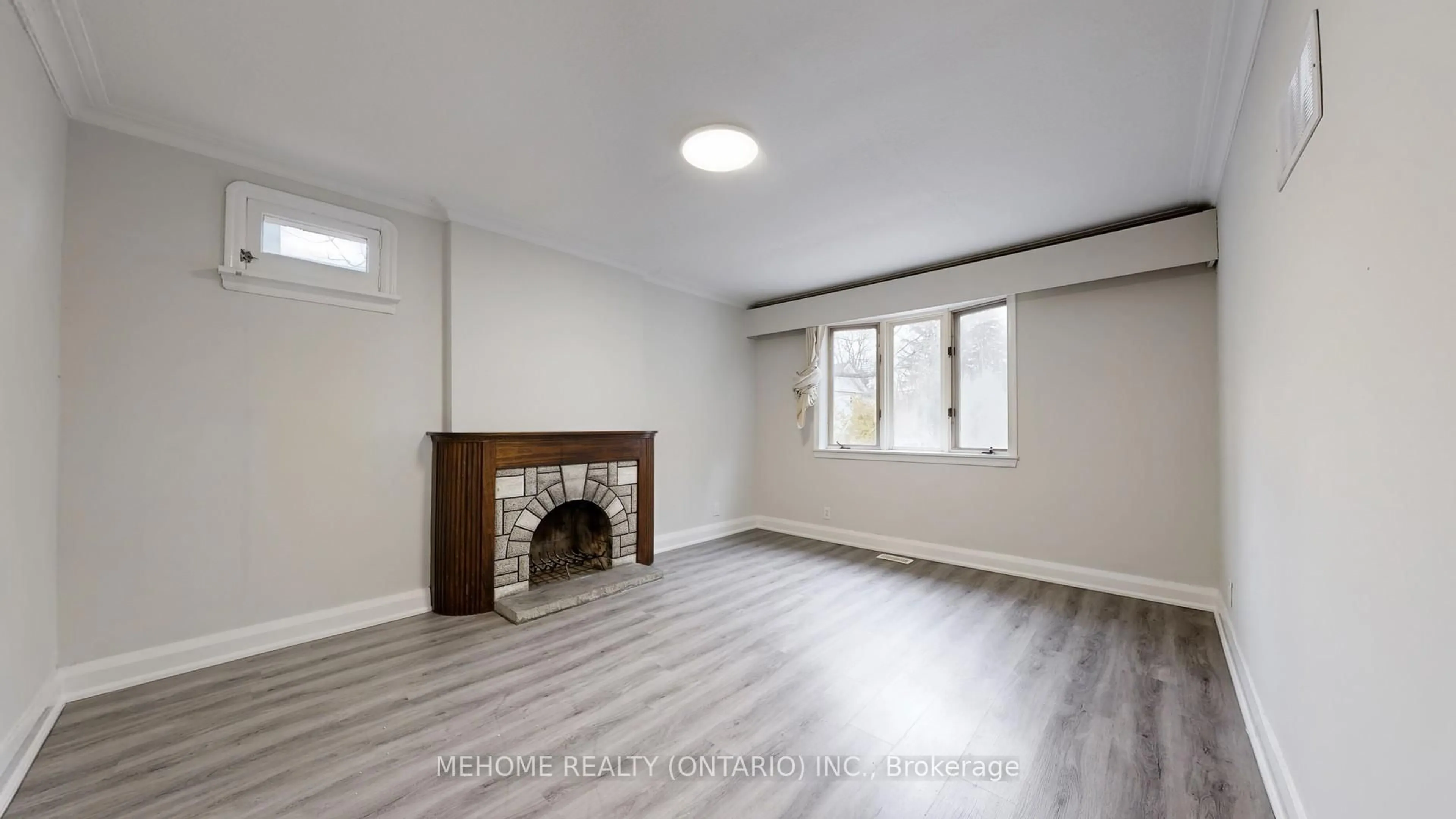 A pic of a room for 95 Roseview Ave, Richmond Hill Ontario L4C 1C6