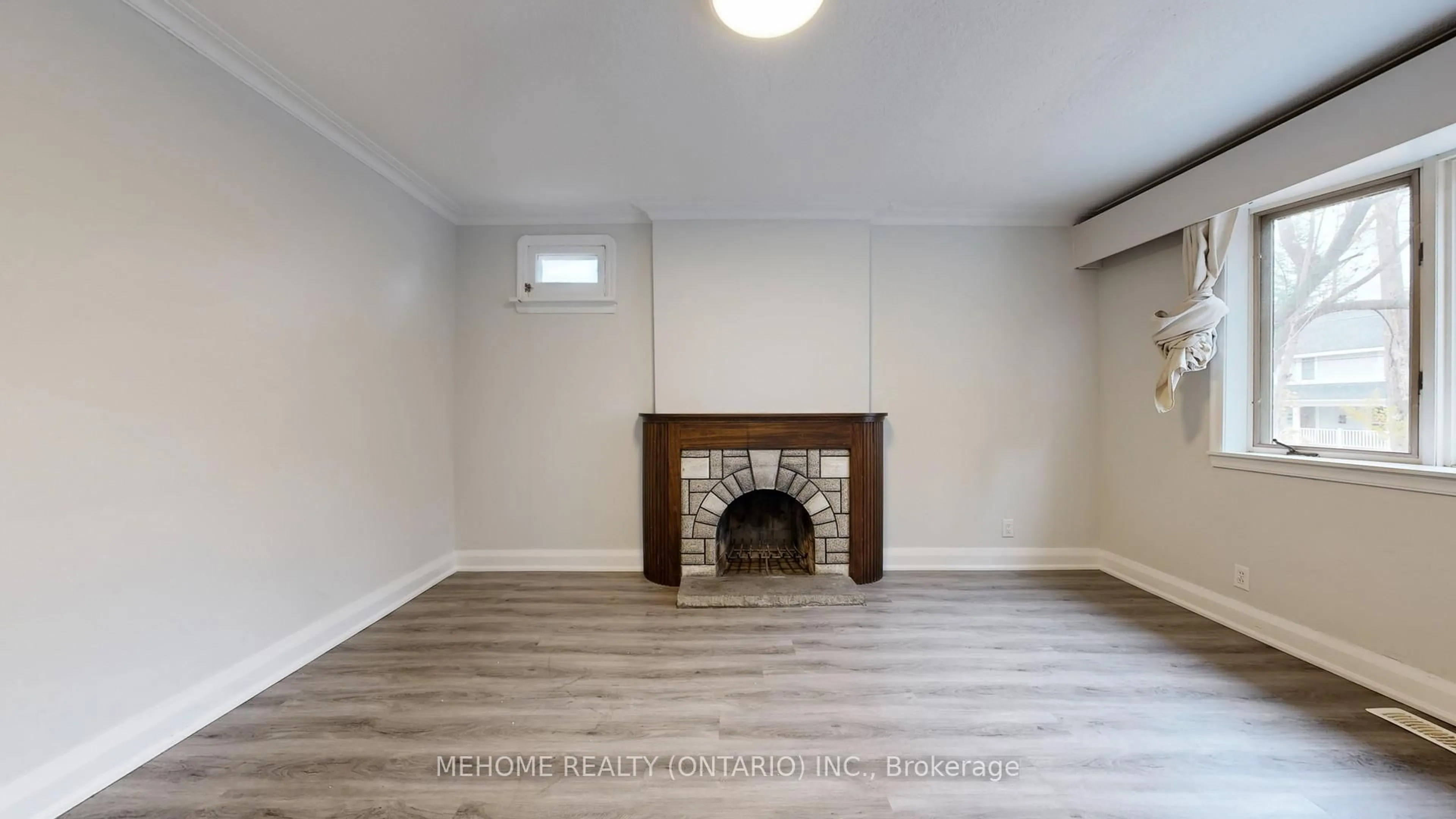 A pic of a room for 95 Roseview Ave, Richmond Hill Ontario L4C 1C6