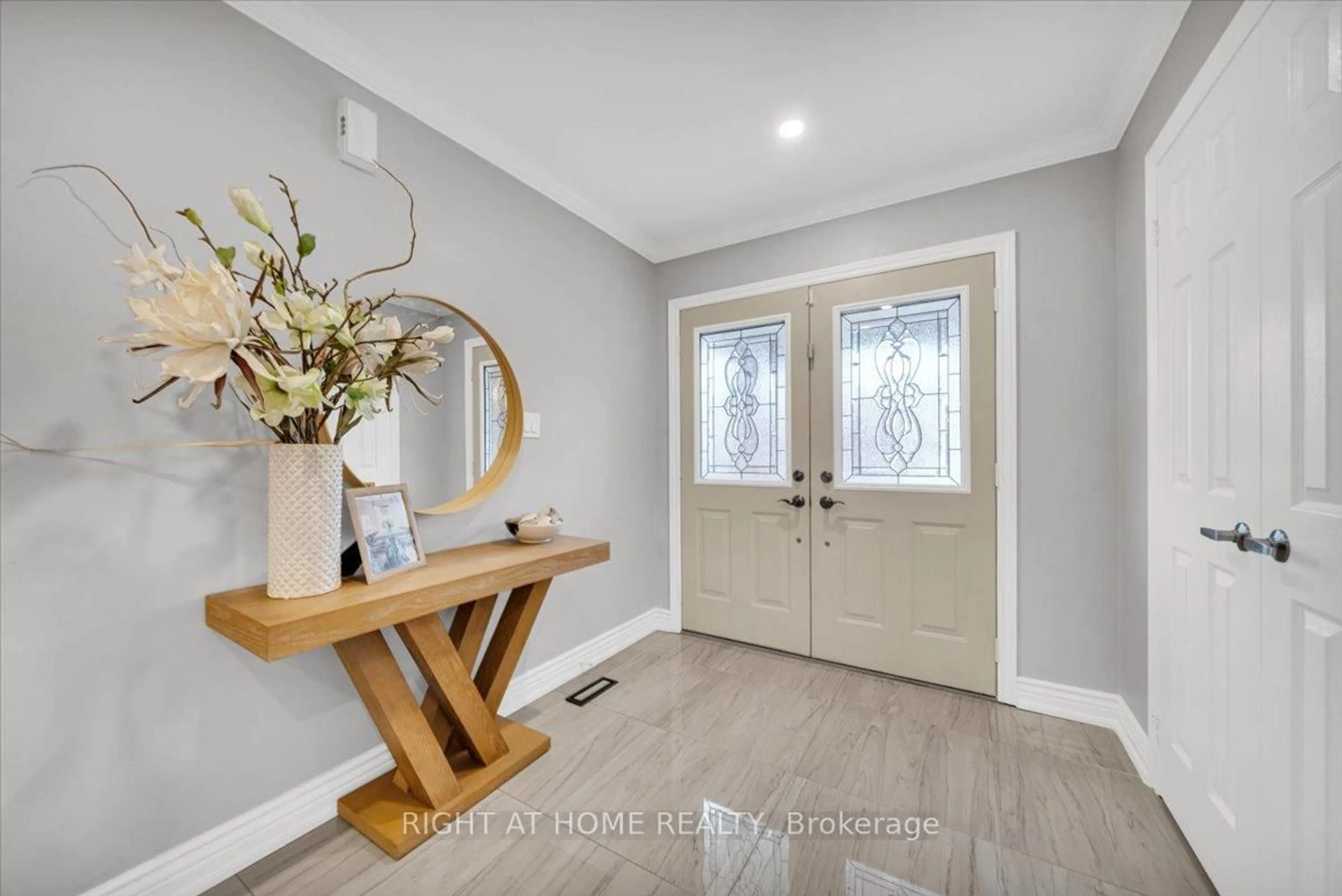 Indoor entryway for 139 Monteith Cres, Vaughan Ontario L6A 3M8