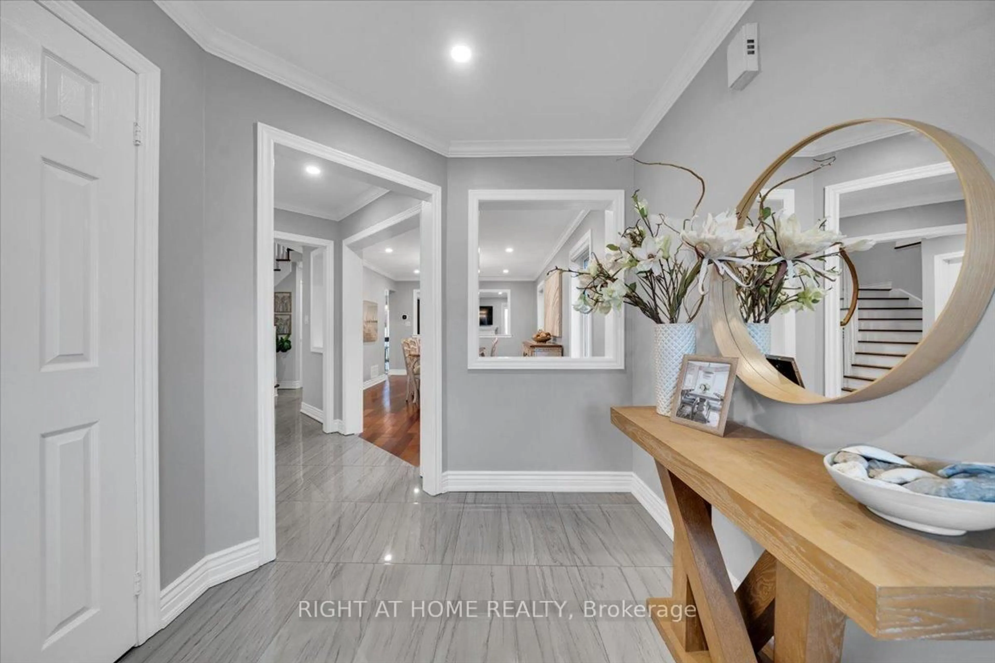 Indoor entryway for 139 Monteith Cres, Vaughan Ontario L6A 3M8