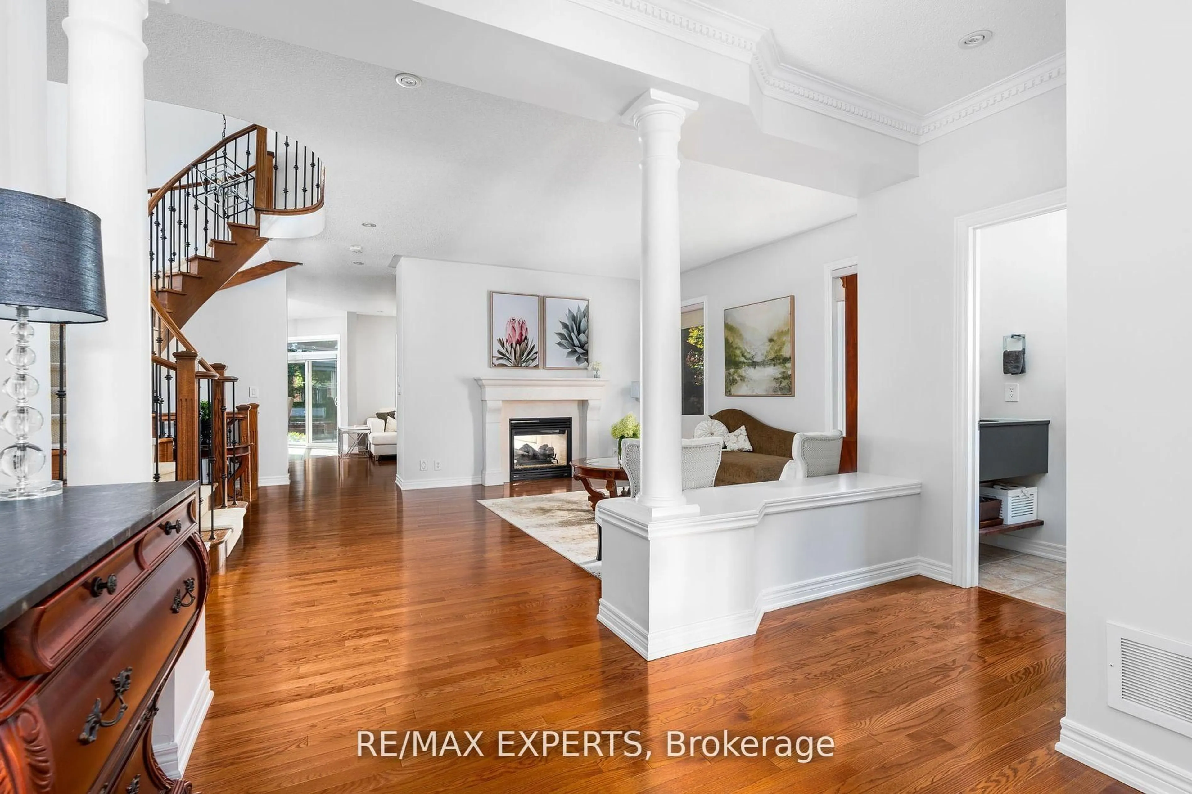 Indoor entryway for 170 Ivy Jay Cres, Aurora Ontario L4G 0E9