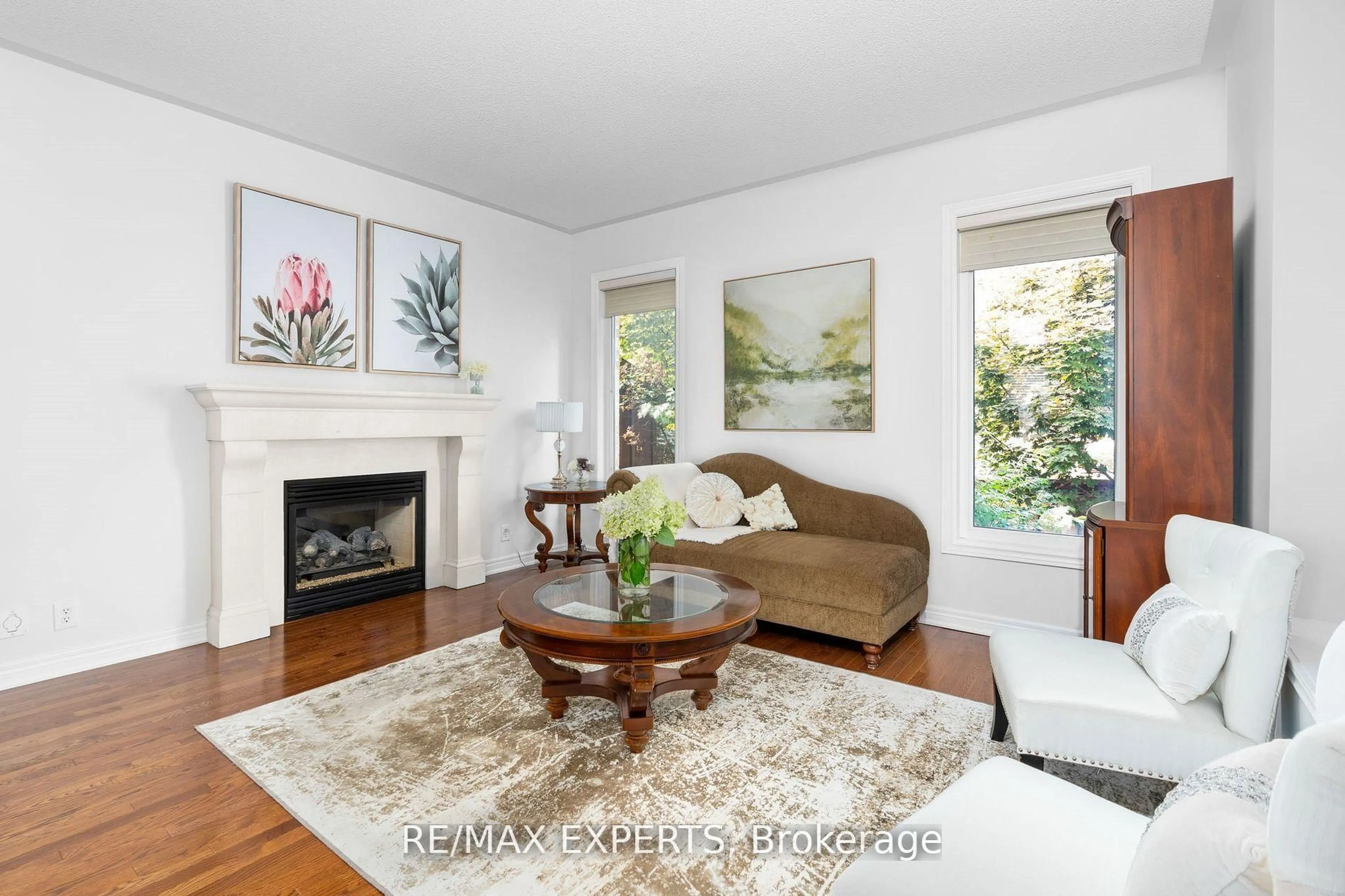 Living room with furniture, unknown for 170 Ivy Jay Cres, Aurora Ontario L4G 0E9