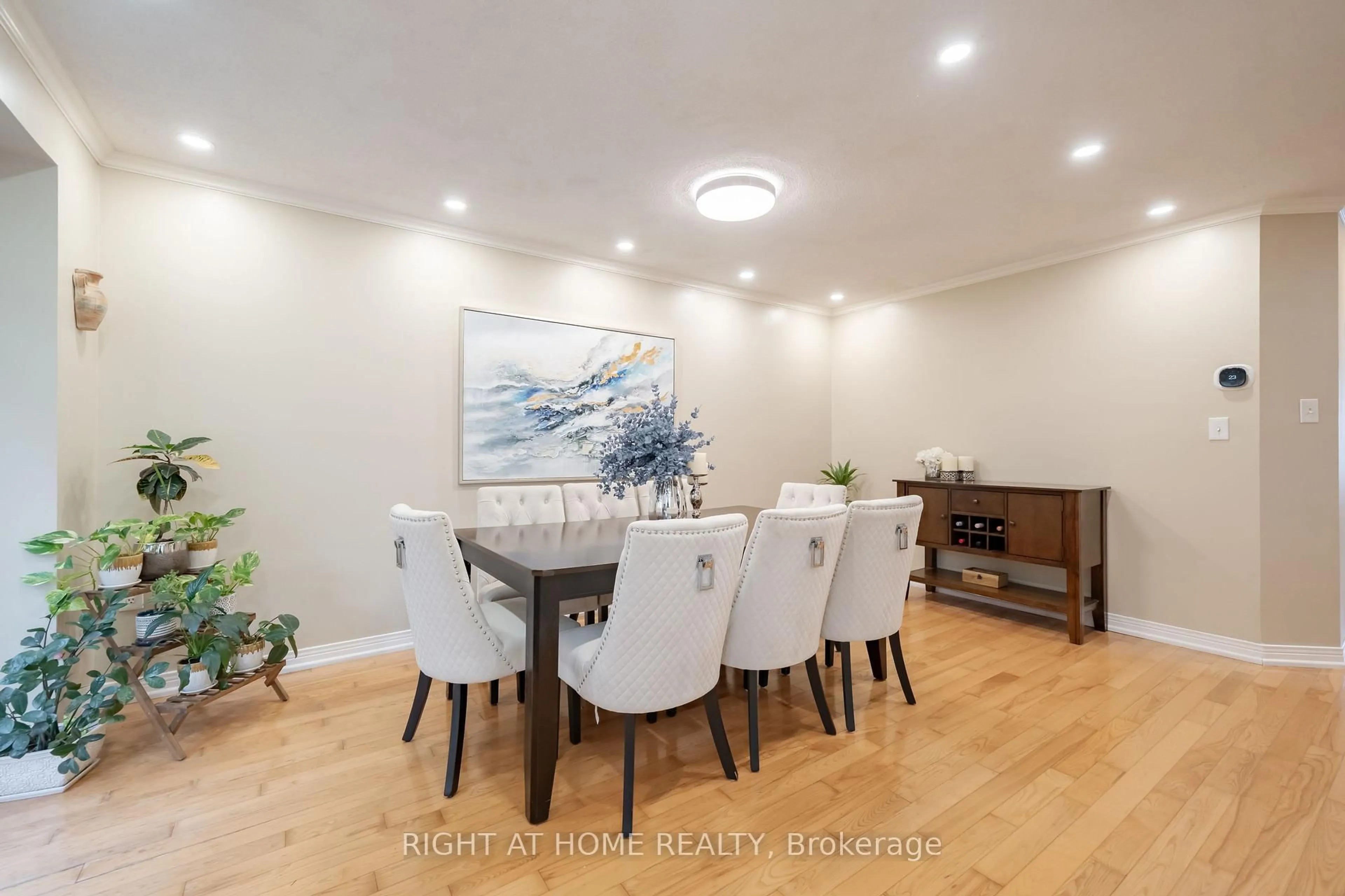 Dining room, wood/laminate floor for 370 Riddell Crt #21, Newmarket Ontario L3Y 8M8