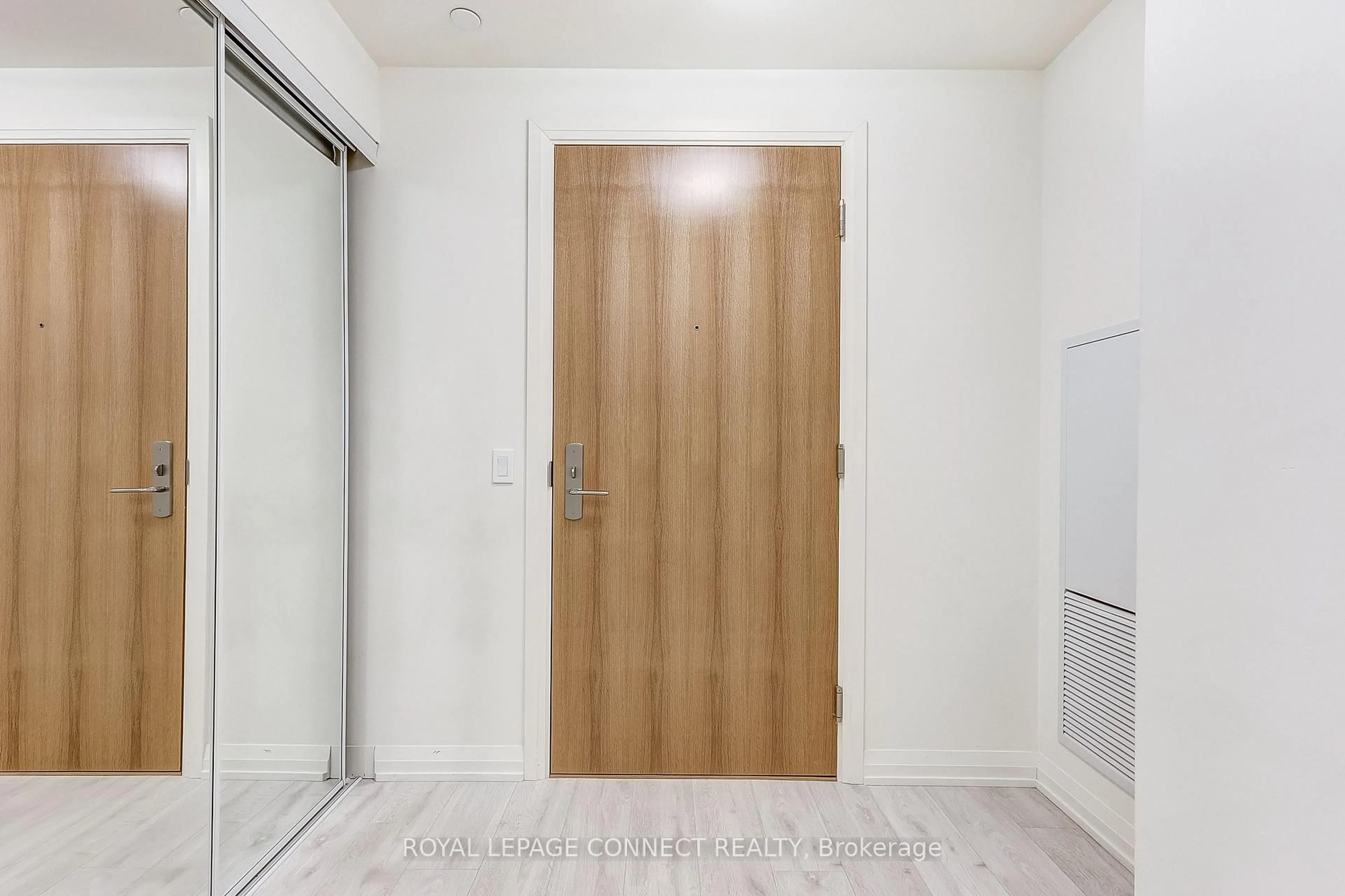 Indoor entryway for 8960 Jane St #419, Vaughan Ontario L4K 0N9