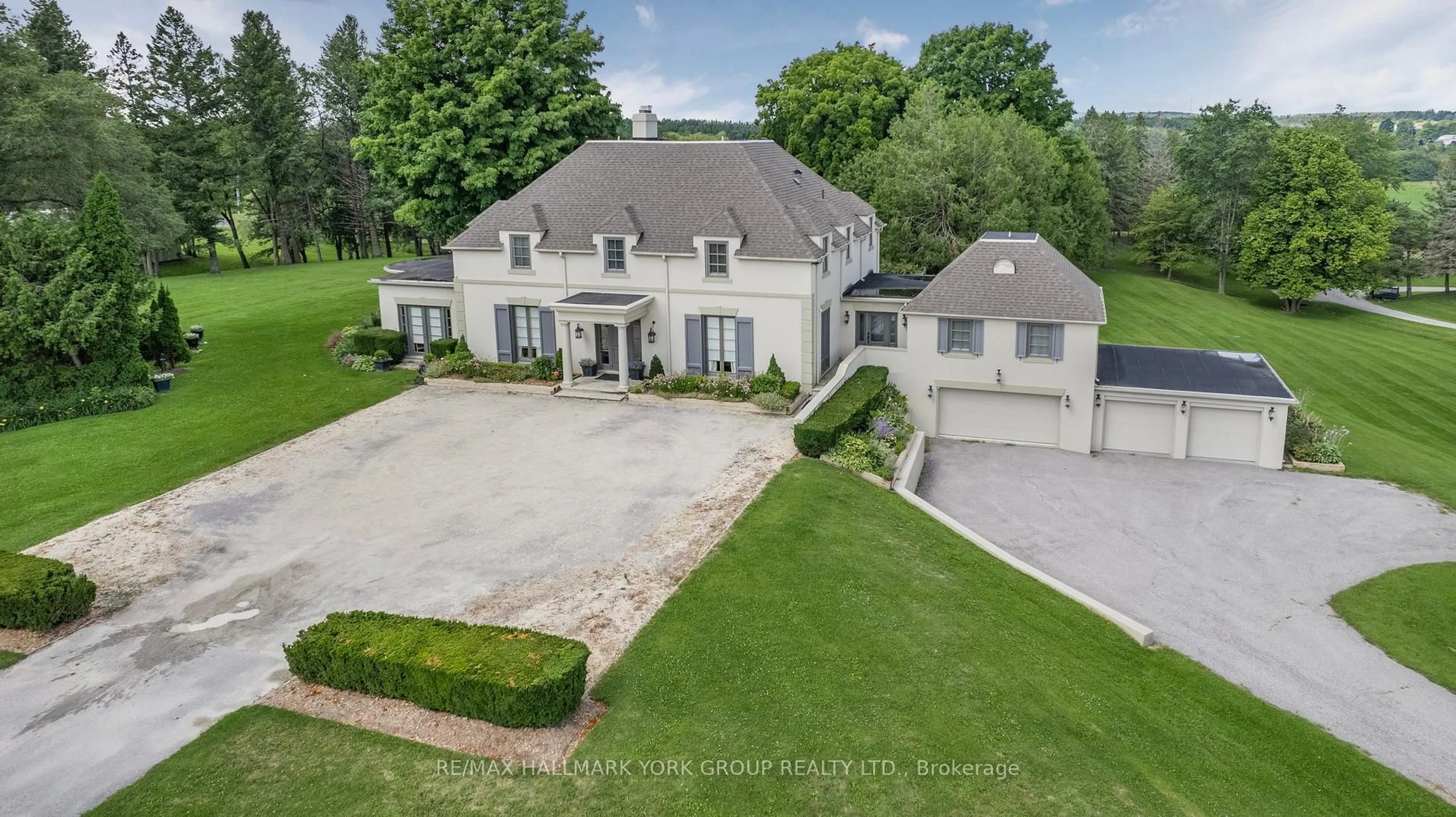 A pic from outside/outdoor area/front of a property/back of a property/a pic from drone, street for 14455 Dufferin St, King Ontario L7B 1M6