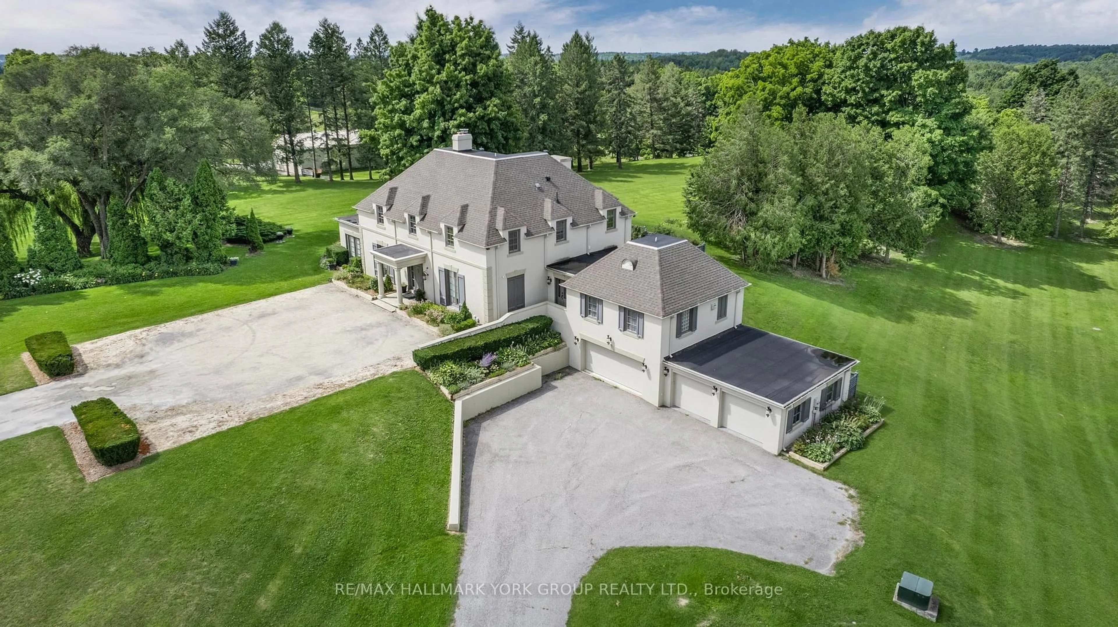 A pic from outside/outdoor area/front of a property/back of a property/a pic from drone, unknown for 14455 Dufferin St, King Ontario L7B 1M6