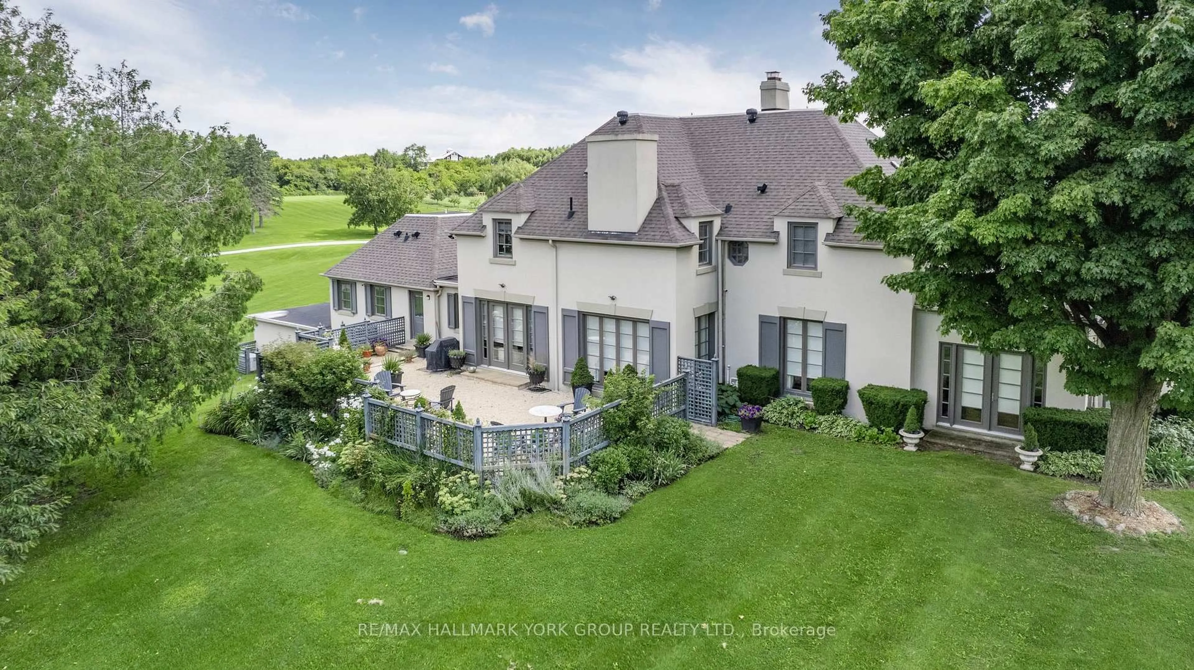 A pic from outside/outdoor area/front of a property/back of a property/a pic from drone, unknown for 14455 Dufferin St, King Ontario L7B 1M6