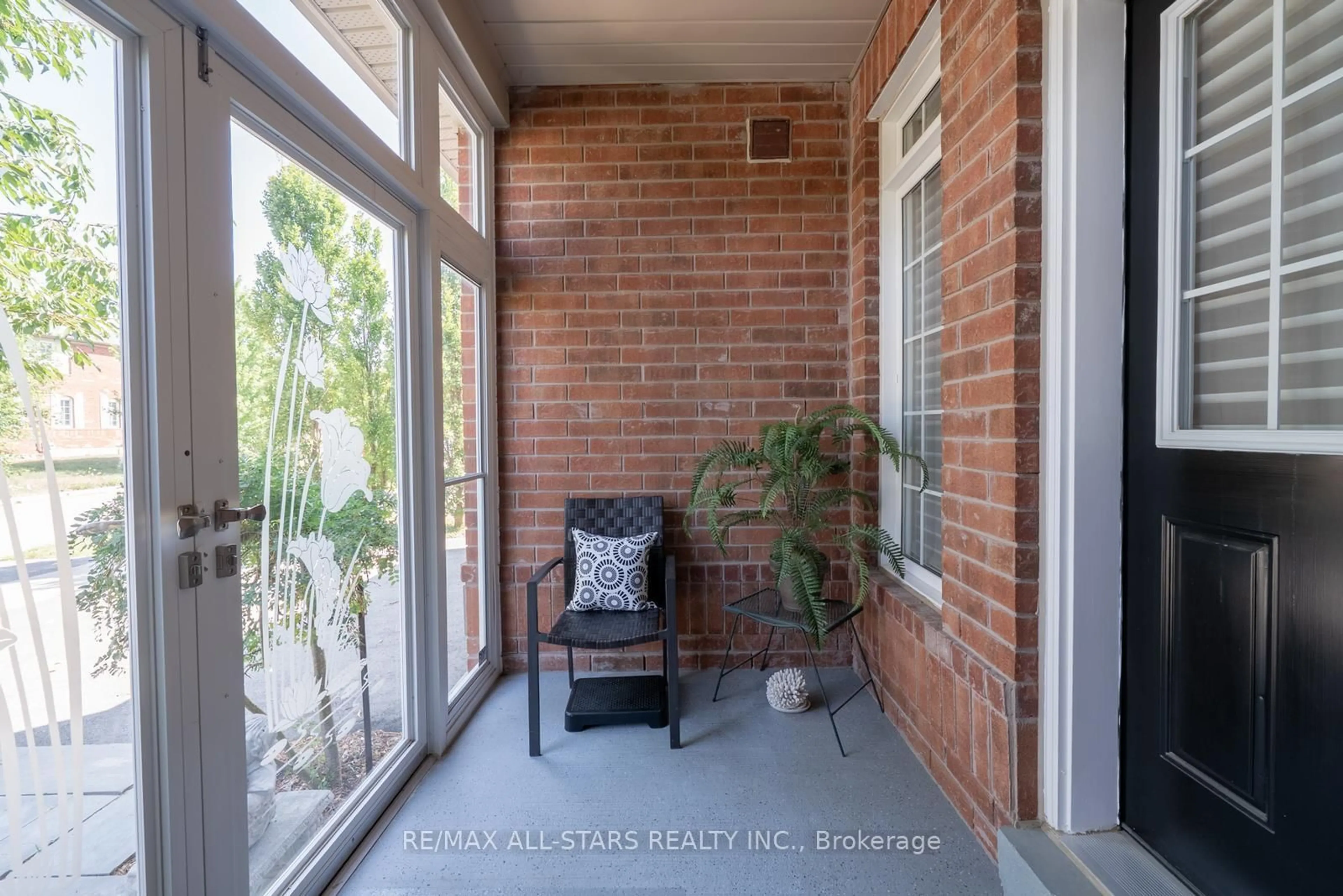 Patio, street for 94 Chambersburg Way, Whitchurch-Stouffville Ontario L4A 0X8