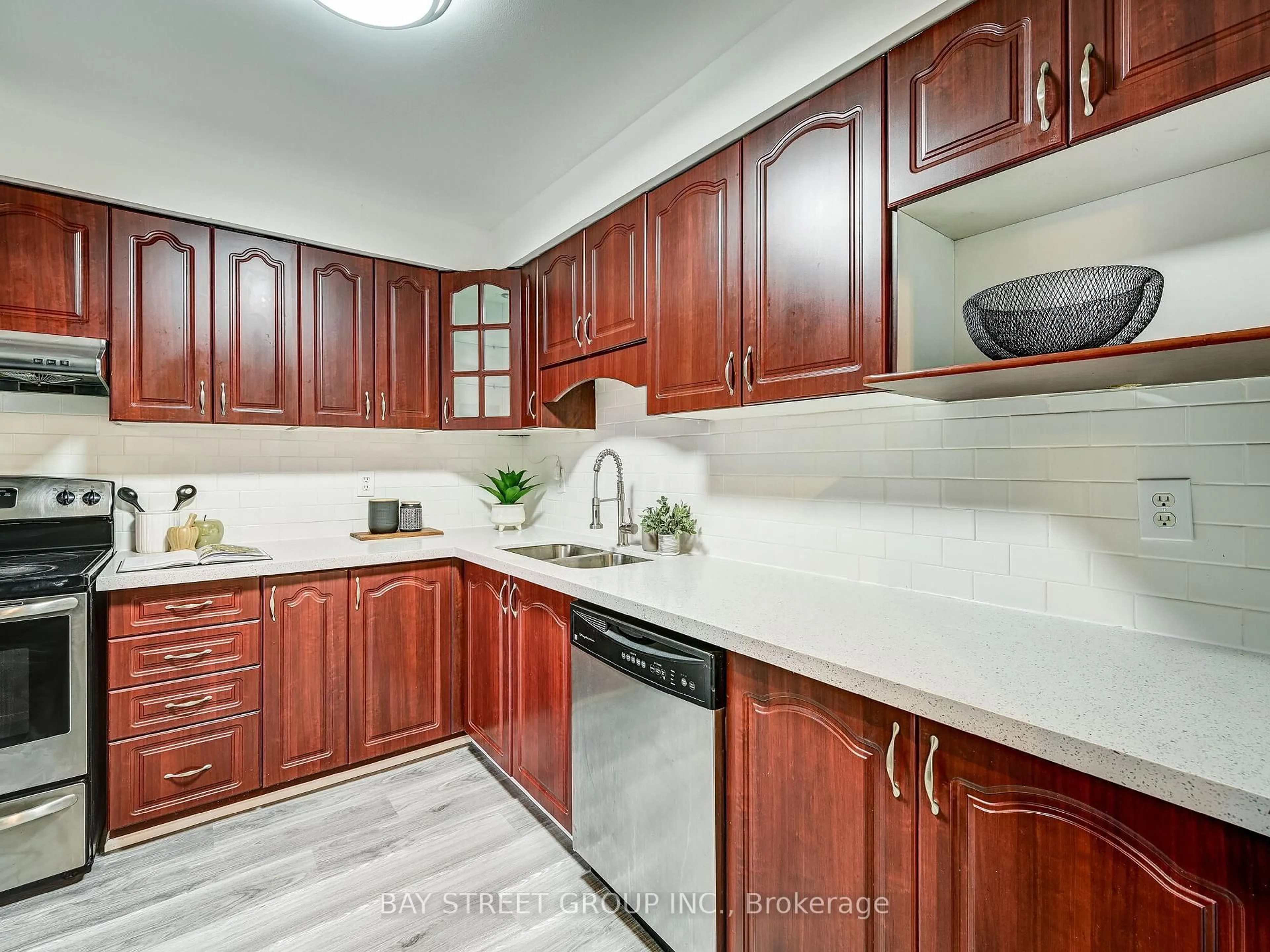 Standard kitchen, unknown for 61 Sorrell Cres, Markham Ontario L3S 1K9