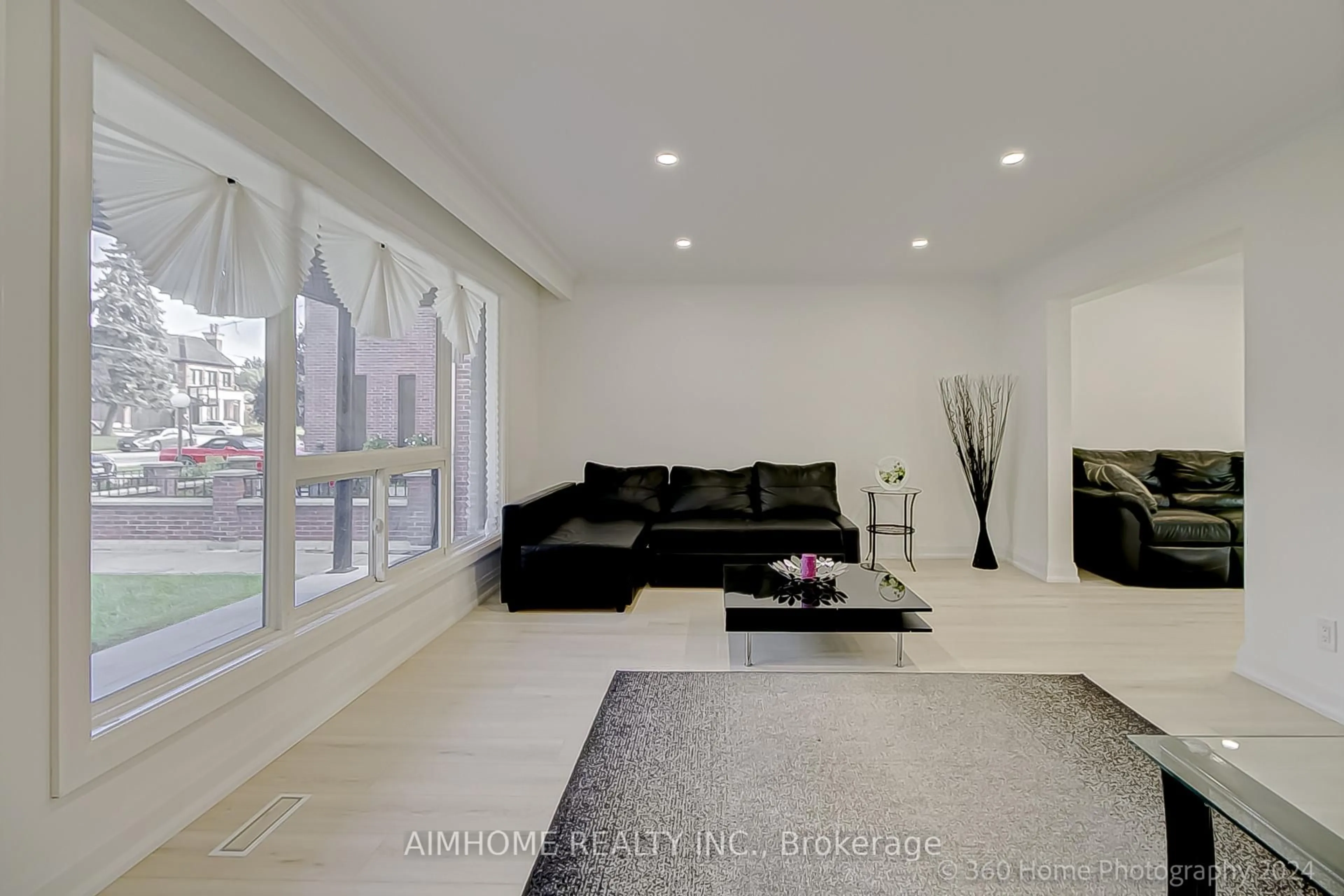 Living room with furniture, ceramic/tile floor for 179 Oxford St, Richmond Hill Ontario L4C 4L6