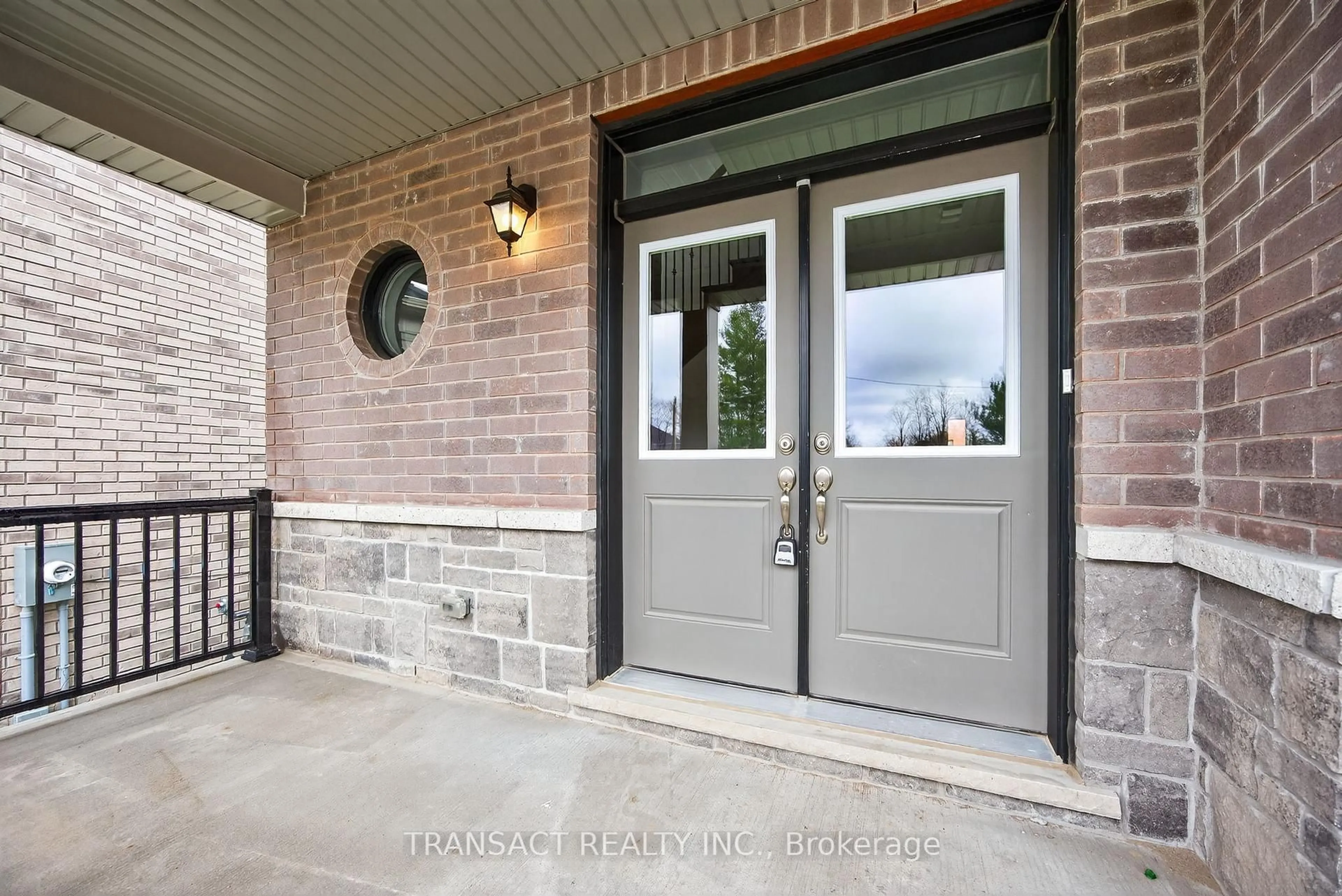 Indoor entryway for 15 Baycroft Blvd, Essa Ontario L0M 1B5