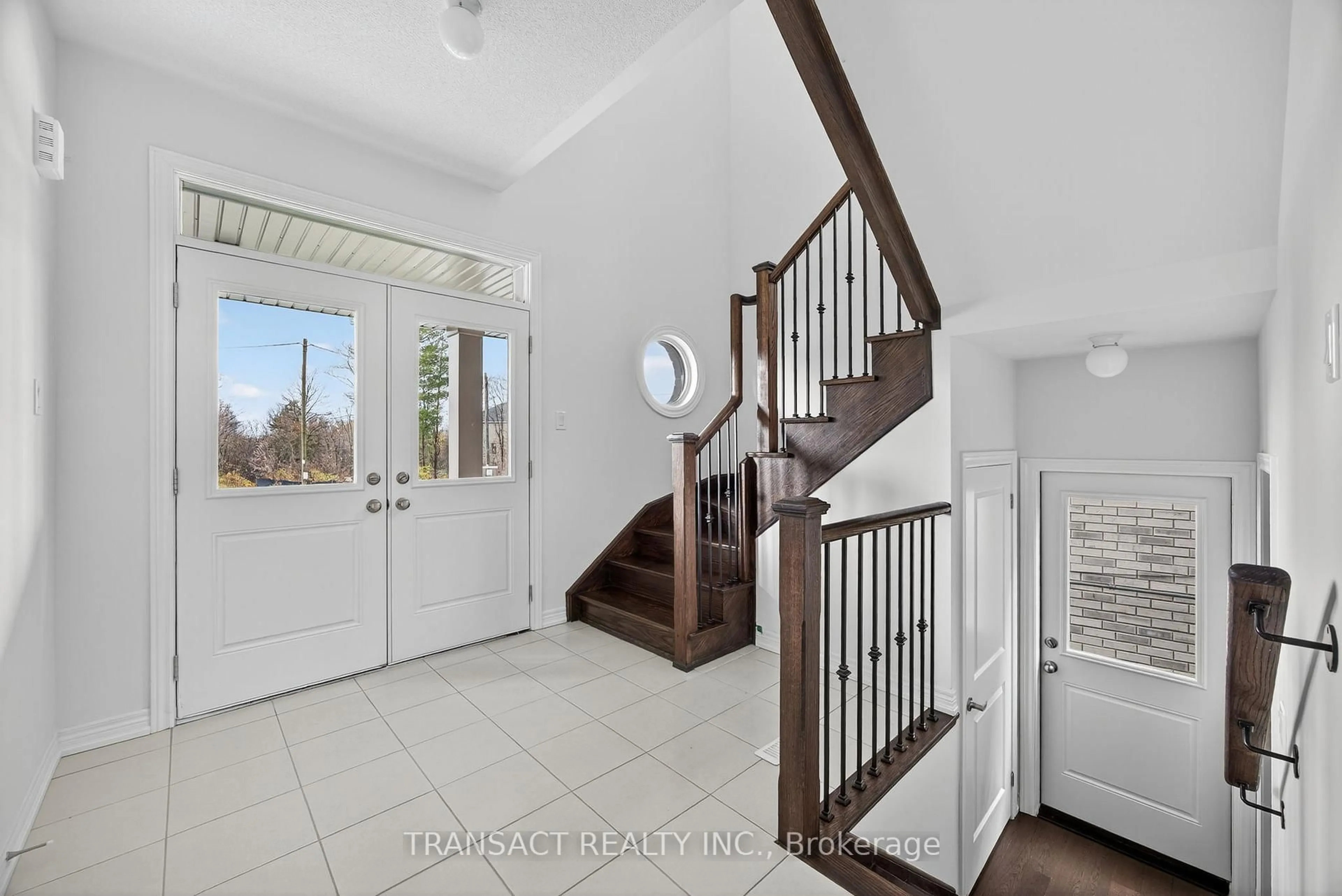Indoor entryway for 15 Baycroft Blvd, Essa Ontario L0M 1B5