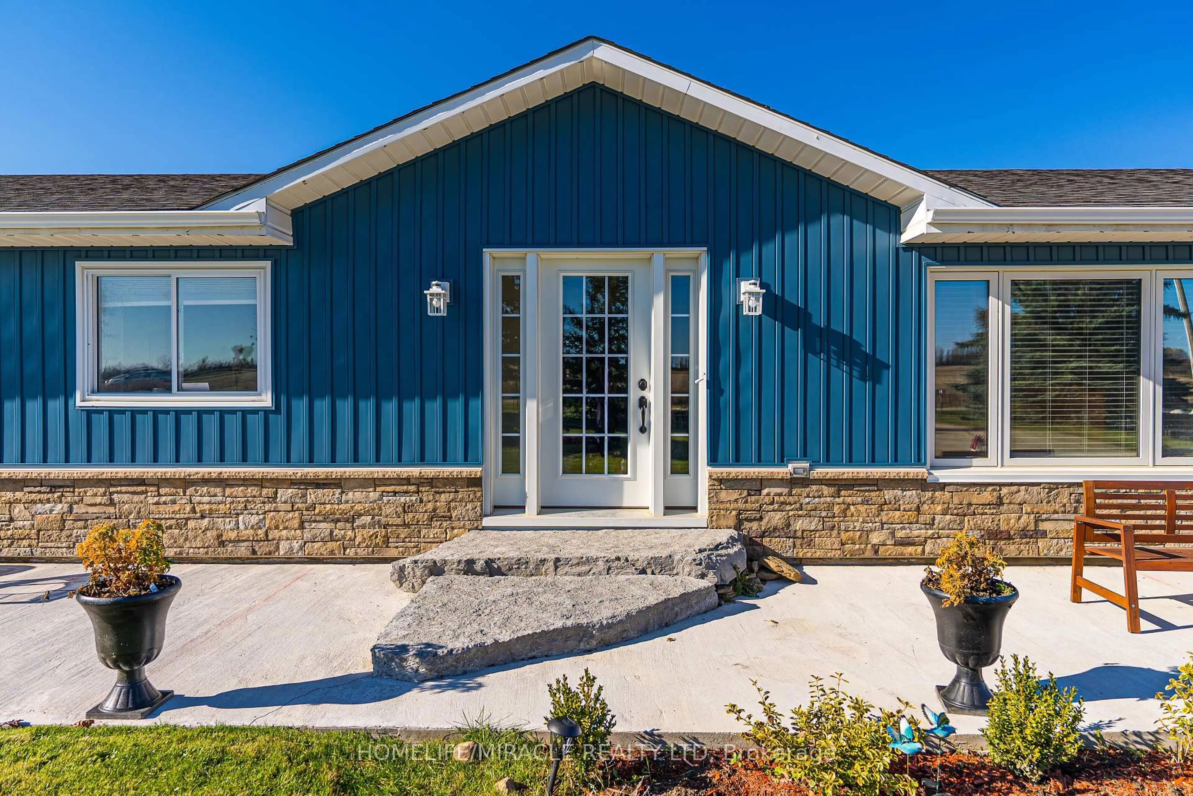 Home with vinyl exterior material, unknown for 4700 Concession Rd 3, New Tecumseth Ontario L9R 1V1