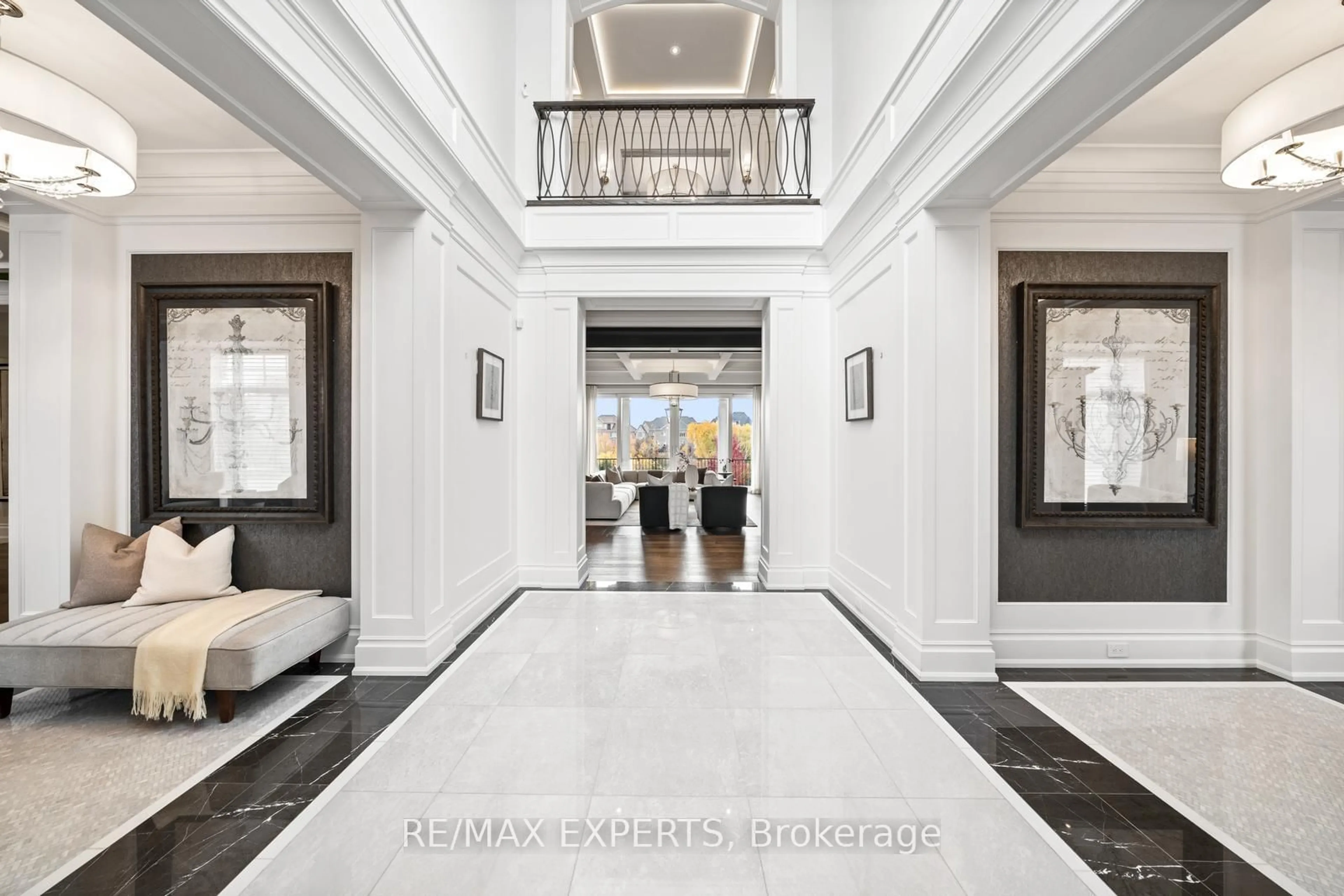 Indoor foyer for 205 Northern Pines Blvd, Vaughan Ontario L4H 4E5