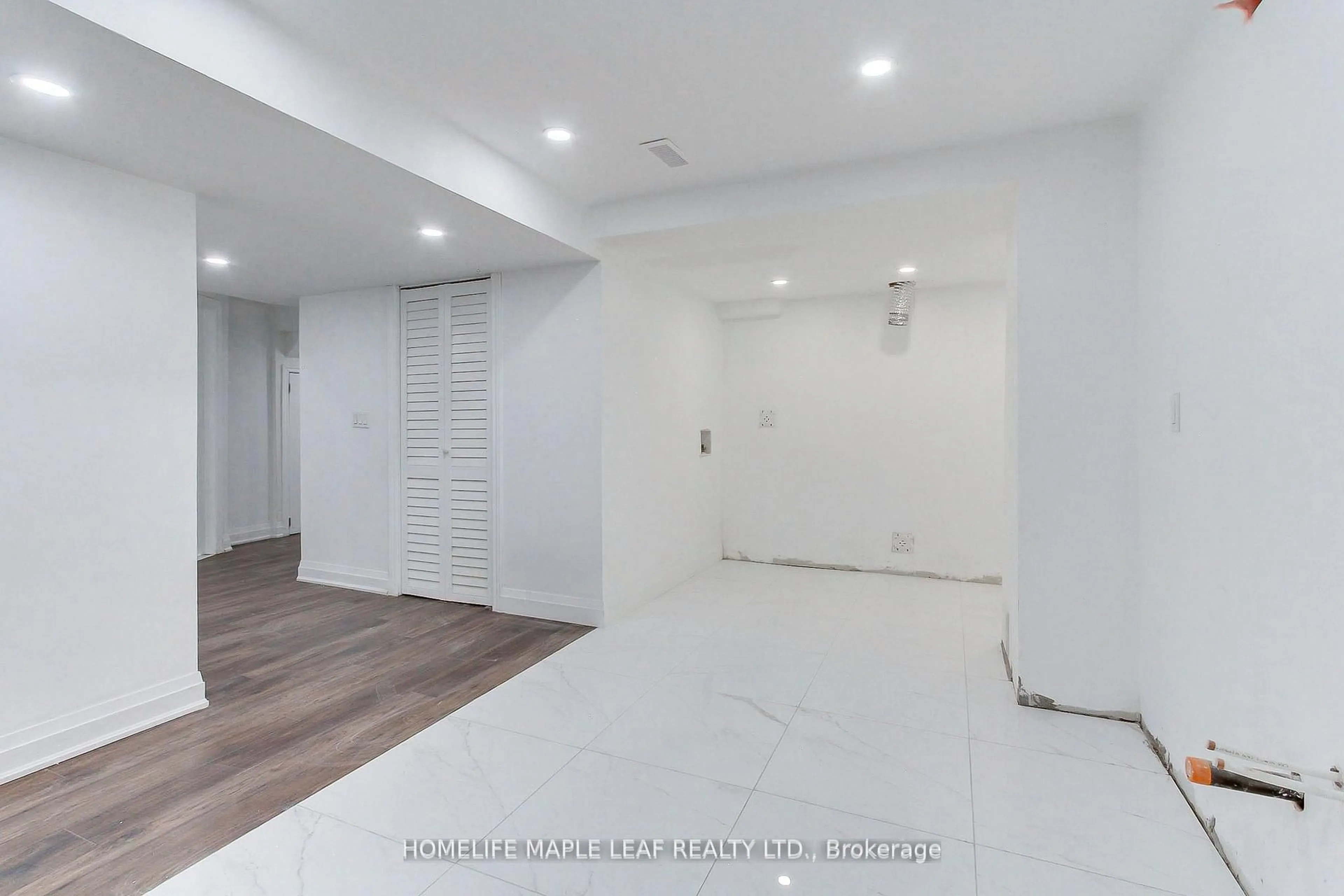 A pic of a room for 2180 Dawson Cres, Innisfil Ontario L9S 0H1