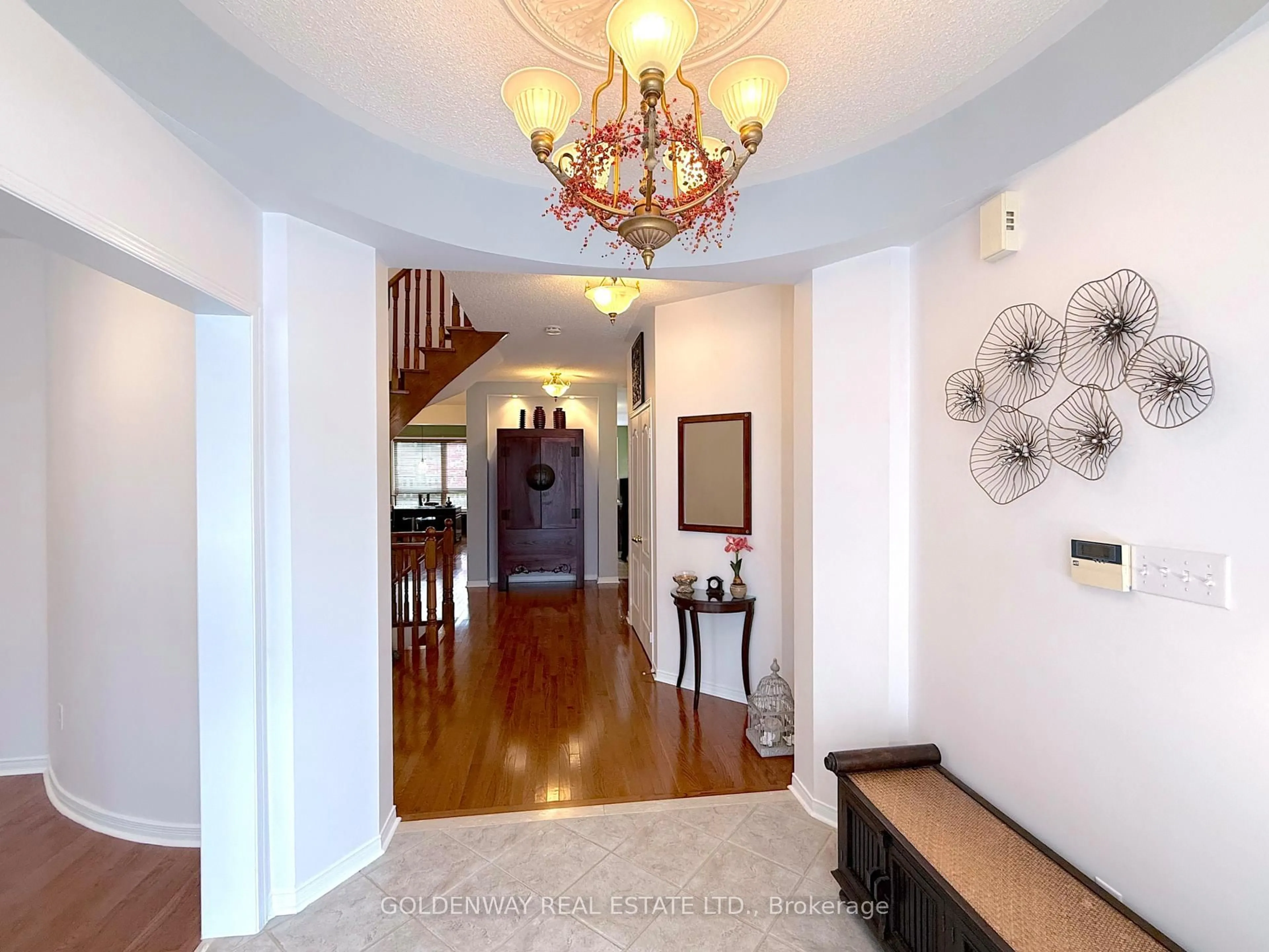 Indoor foyer for 10 Bertram Earnshaw Dr, Markham Ontario L6C 2R8