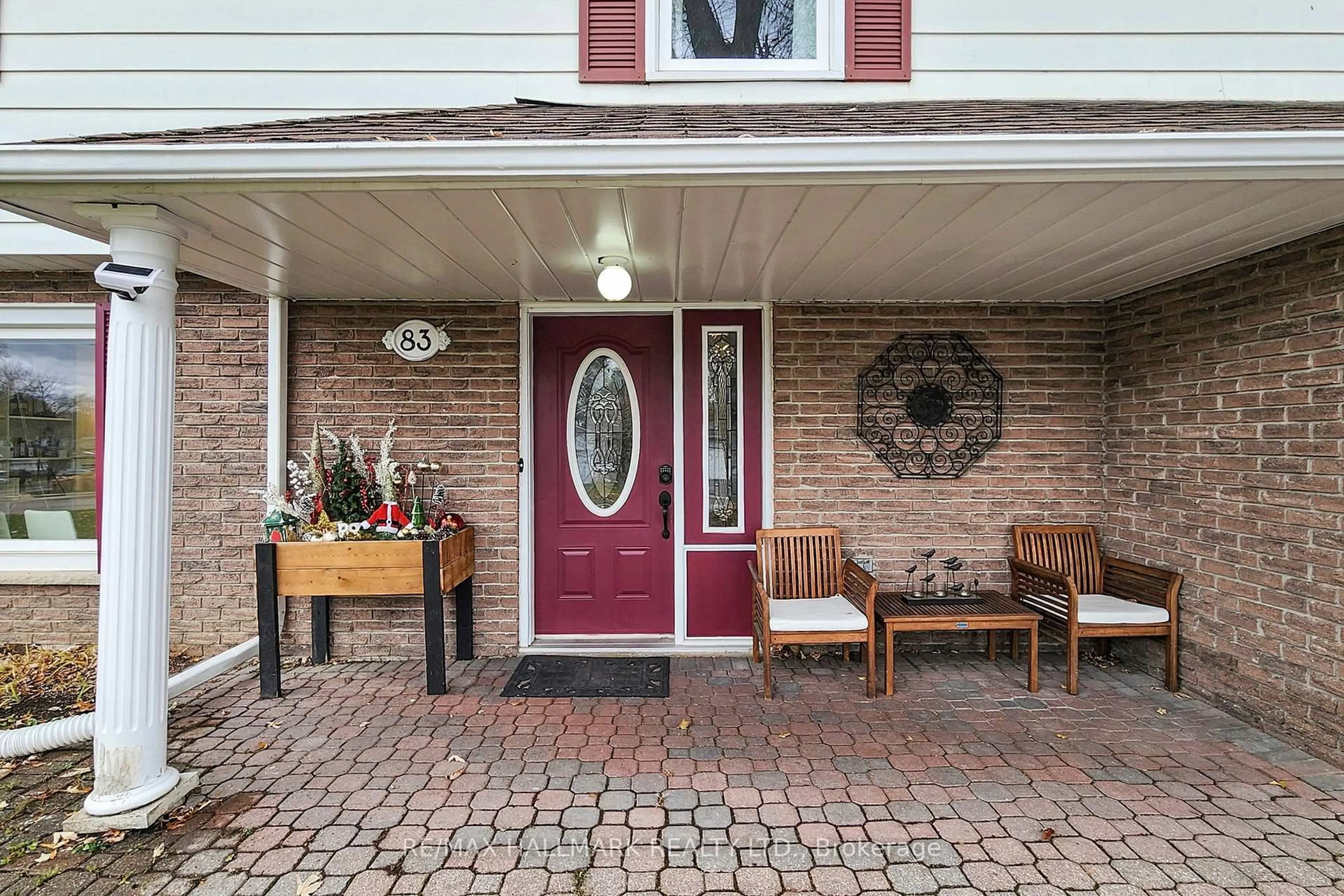 Indoor entryway for 83 Beswick Dr, Newmarket Ontario L3Y 1E8