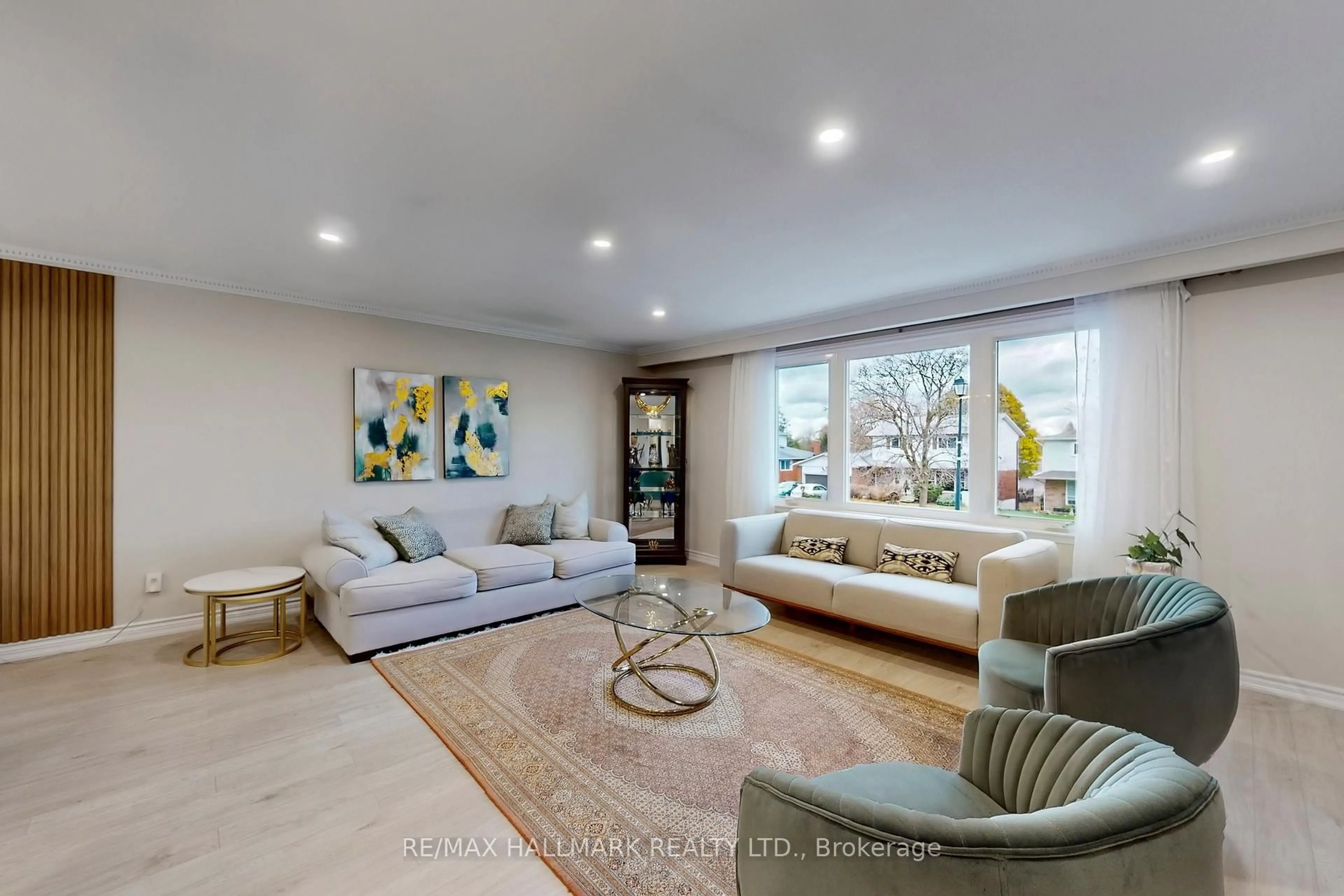 Living room with furniture, unknown for 83 Beswick Dr, Newmarket Ontario L3Y 1E8