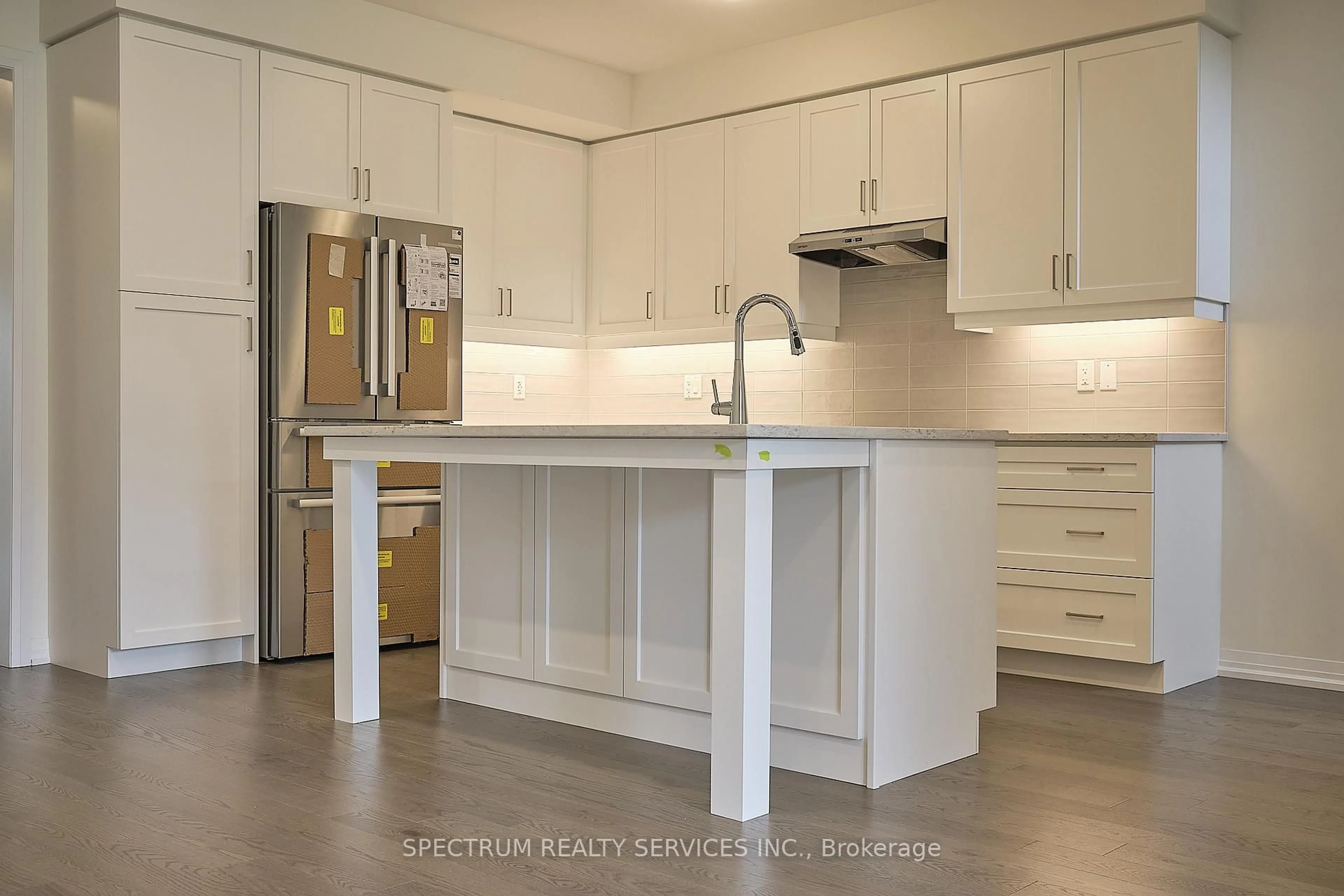 Open concept kitchen, unknown for 136 Adario Cres, Vaughan Ontario L4H 4P7