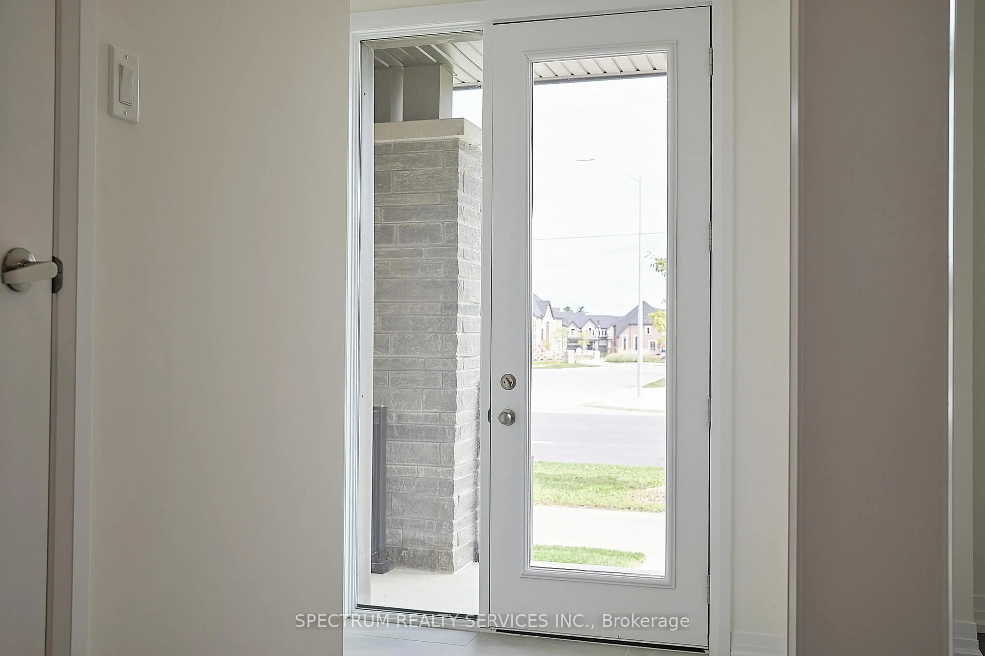 Indoor entryway for 136 Adario Cres, Vaughan Ontario L4H 4P7